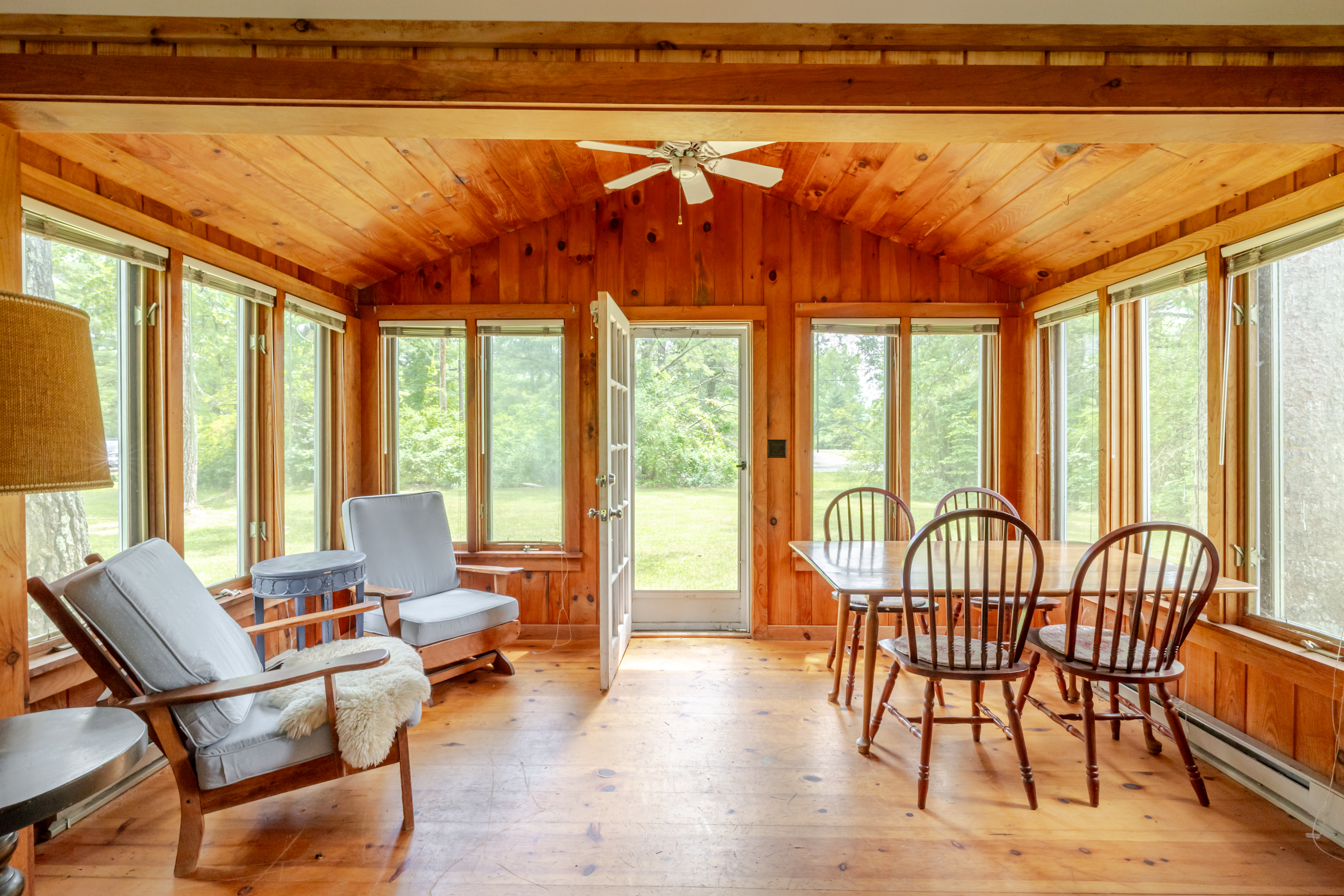  Berkshire Lakeside Living: 2-Acres and a Cottage by the Lake - 物件實景
