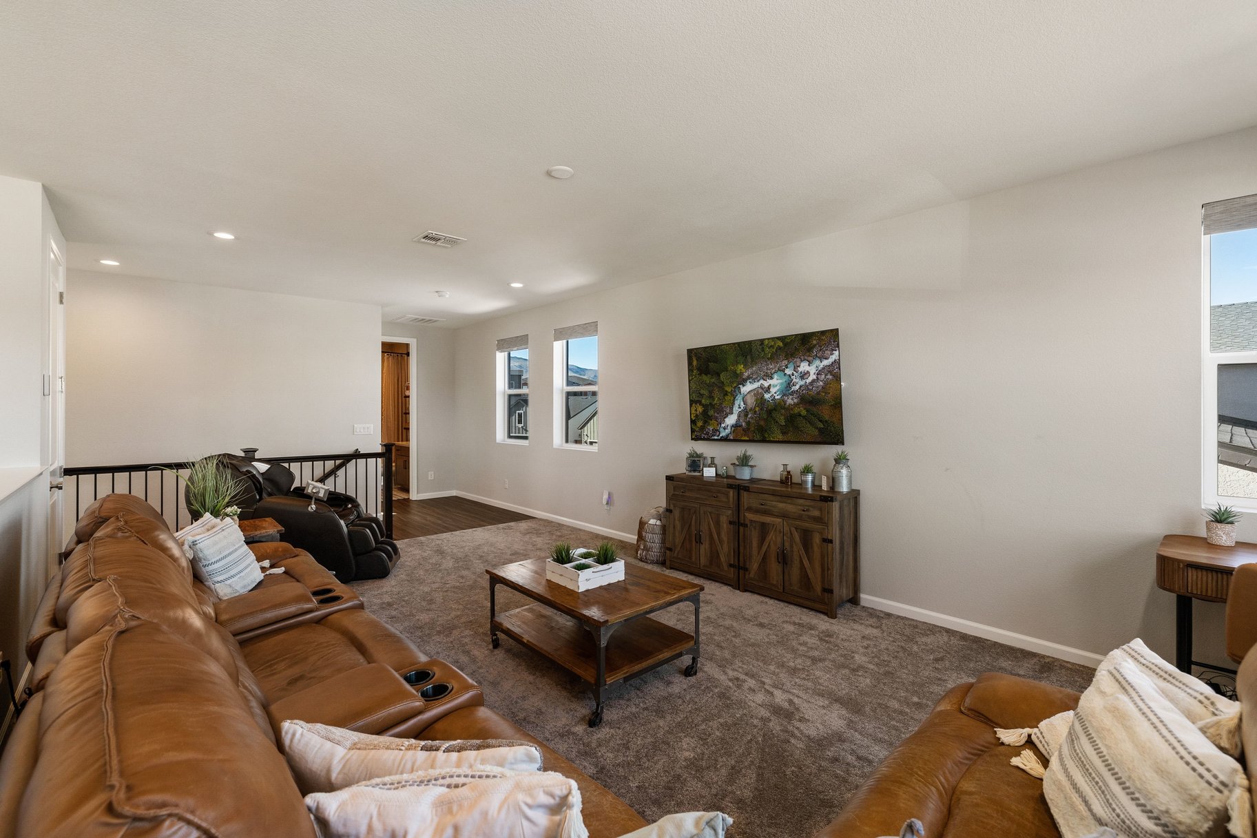  Multi-Gen Living. Mountain Views. A Backyard That