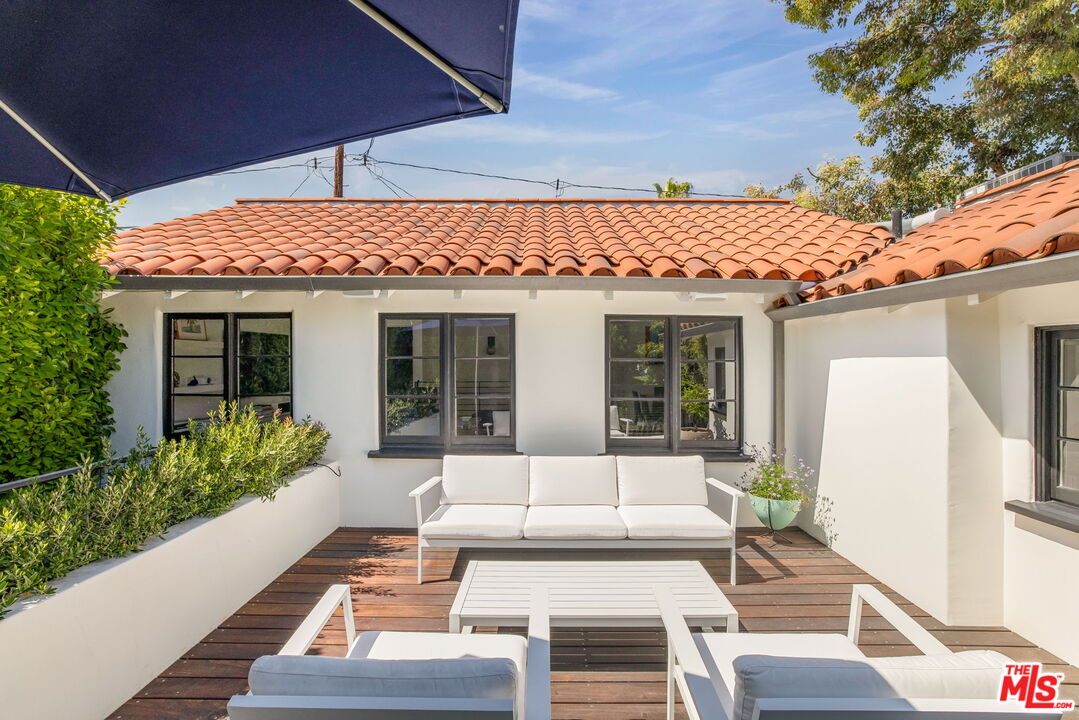 West Hollywood, California, 90048, United States, 3 Bedrooms Bedrooms, ,1 BathroomBathrooms,Residential,For Sale,1828298
