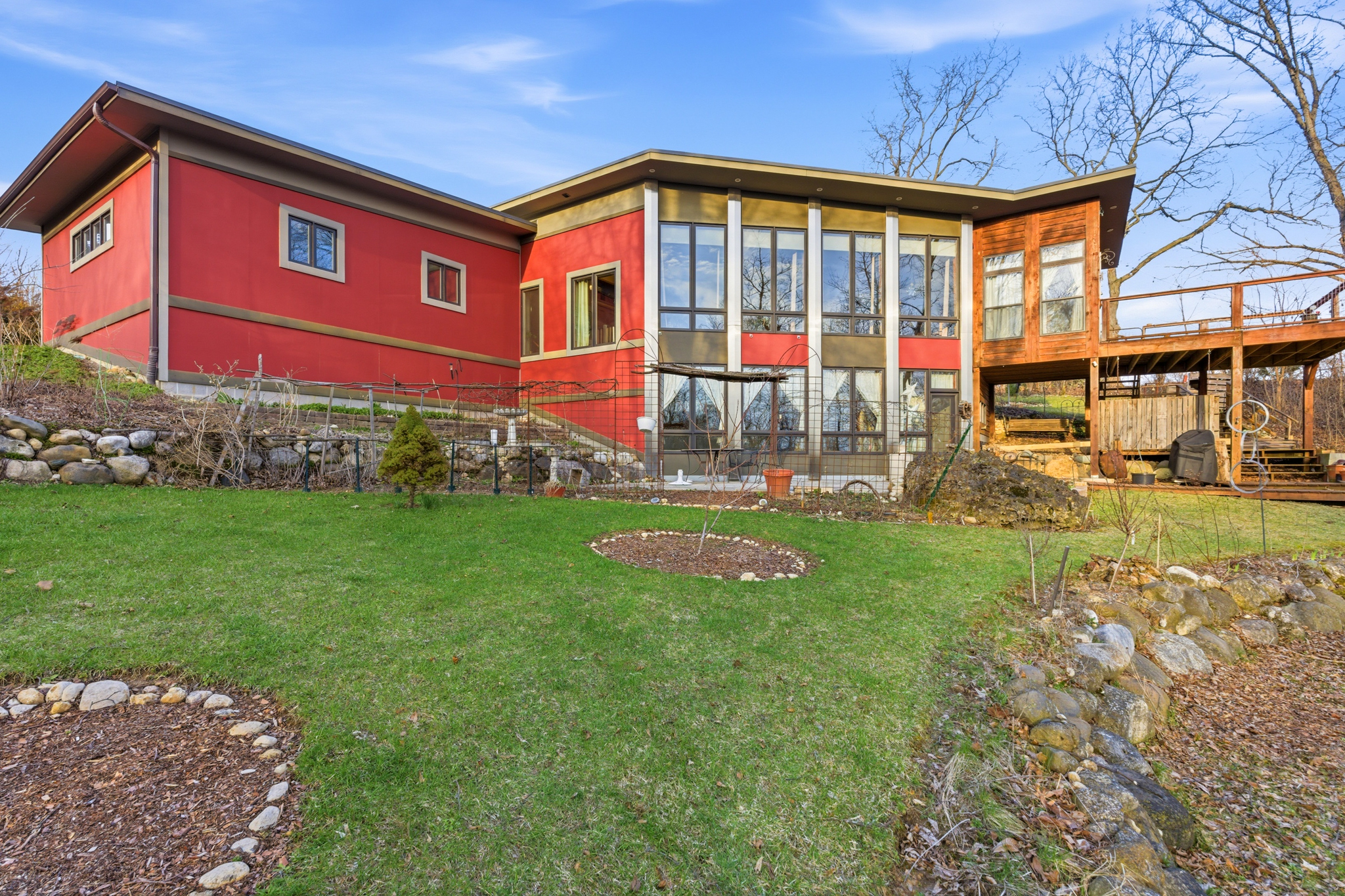  Unique Mid-Century Modern Retreat in a Private Wooded Setting - 物件實景