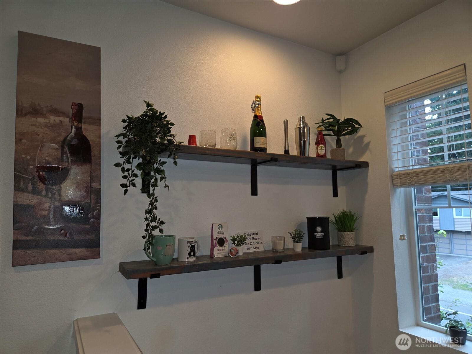 EVERETT, Washington, 98208, United States, 2 Bedrooms Bedrooms, ,3 BathroomsBathrooms,Residential,For Sale,1896693