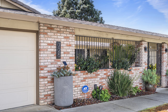 Hollister, California, 95023, United States, 3 Bedrooms Bedrooms, ,2 BathroomsBathrooms,Residential,For Sale,1882231
