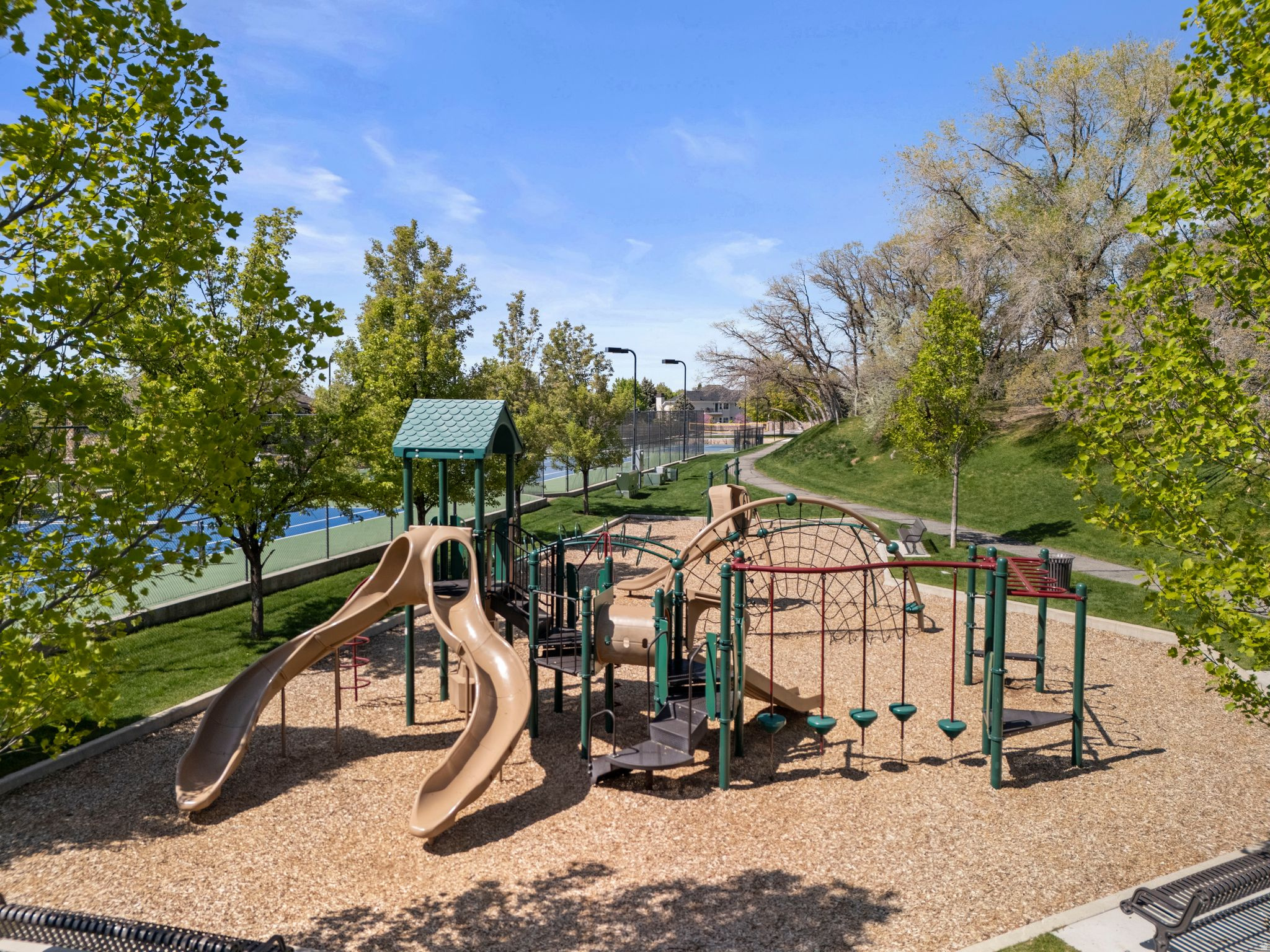 Sandy, Utah, 84092, United States, 5 Bedrooms Bedrooms, ,4 BathroomsBathrooms,Residential,For Sale,1994417