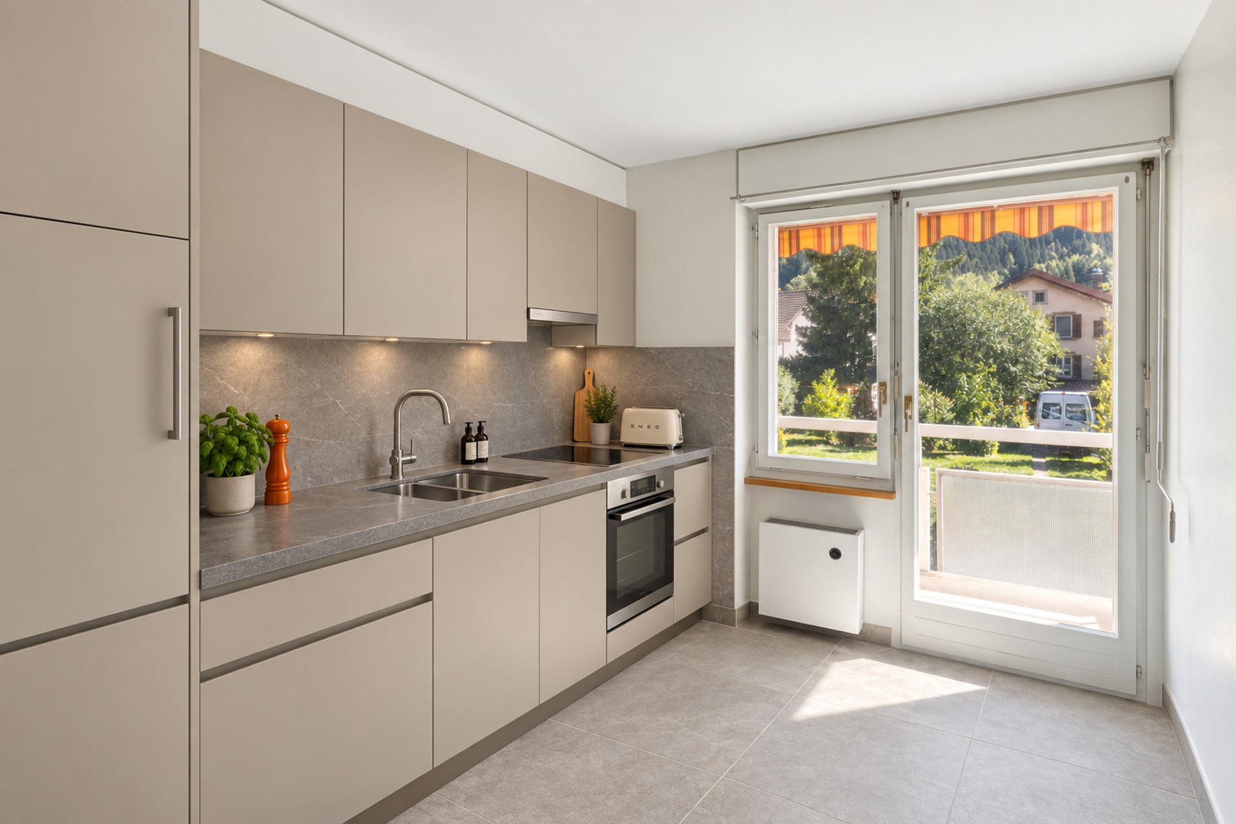  Needs renovation—2.5-room apartment with a balcony in Couvet - 物件實景