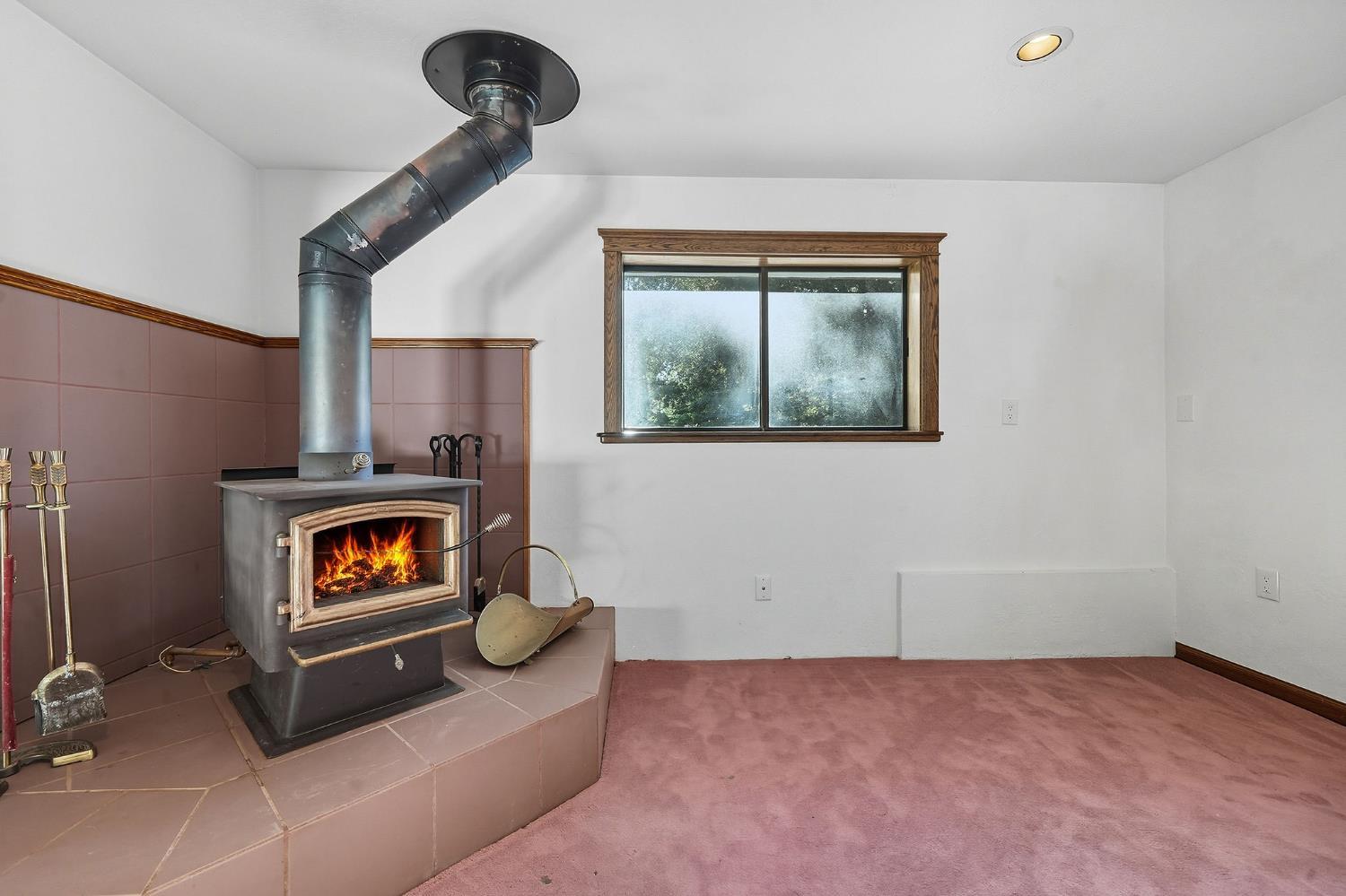 Pine Grove, California, 95665, United States, 3 Bedrooms Bedrooms, ,4 BathroomsBathrooms,Residential,For Sale,1975649