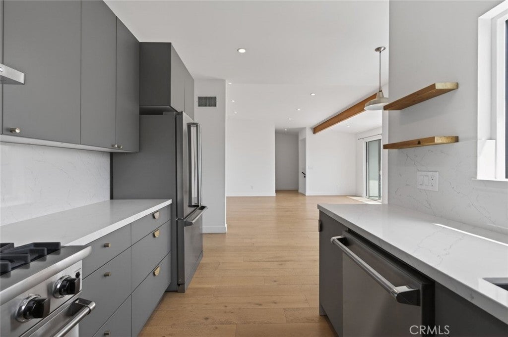 Los Angeles, California, 90026, United States, 3 Bedrooms Bedrooms, ,3 BathroomsBathrooms,Residential,For Sale,2040184