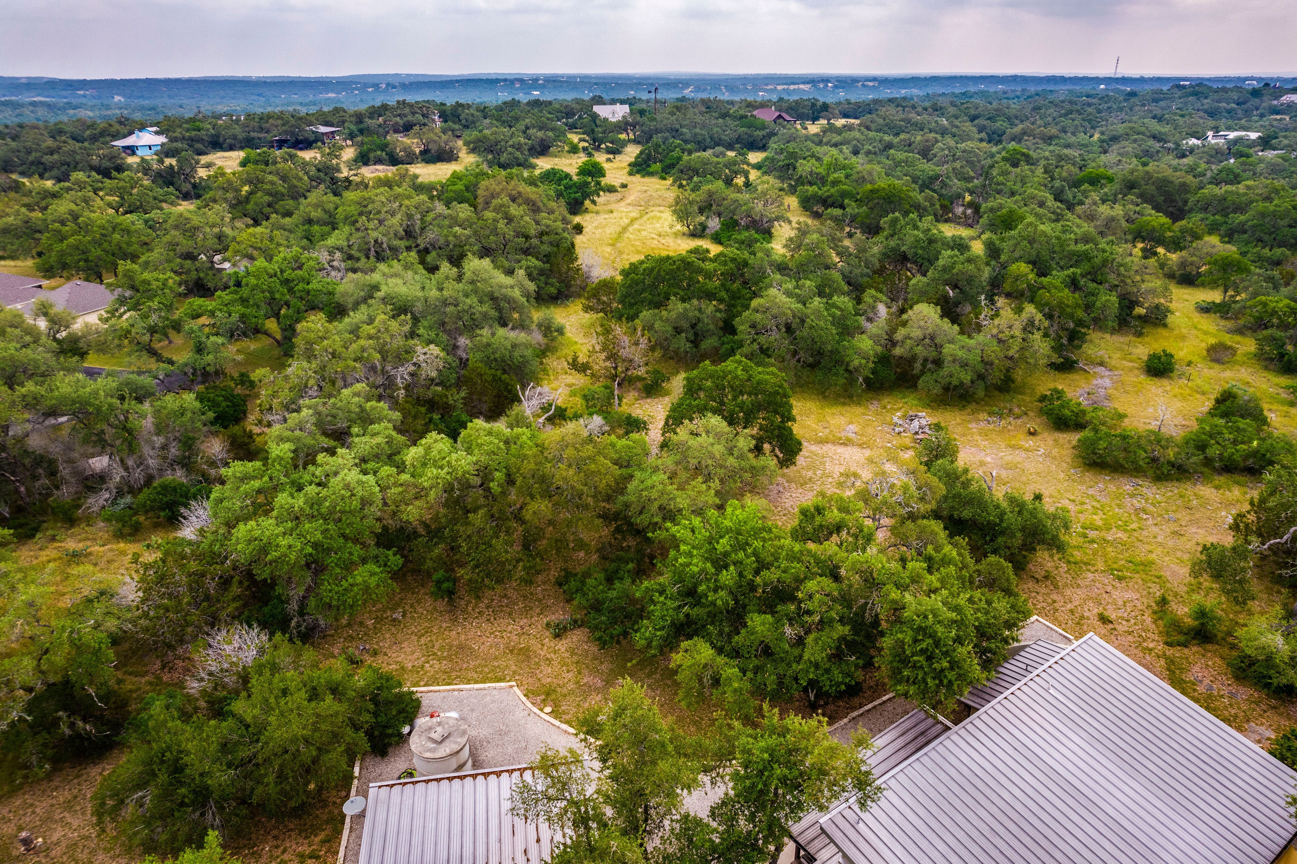  A Modern Hill Country Retreat on 5 Lush Acres - 物件實景