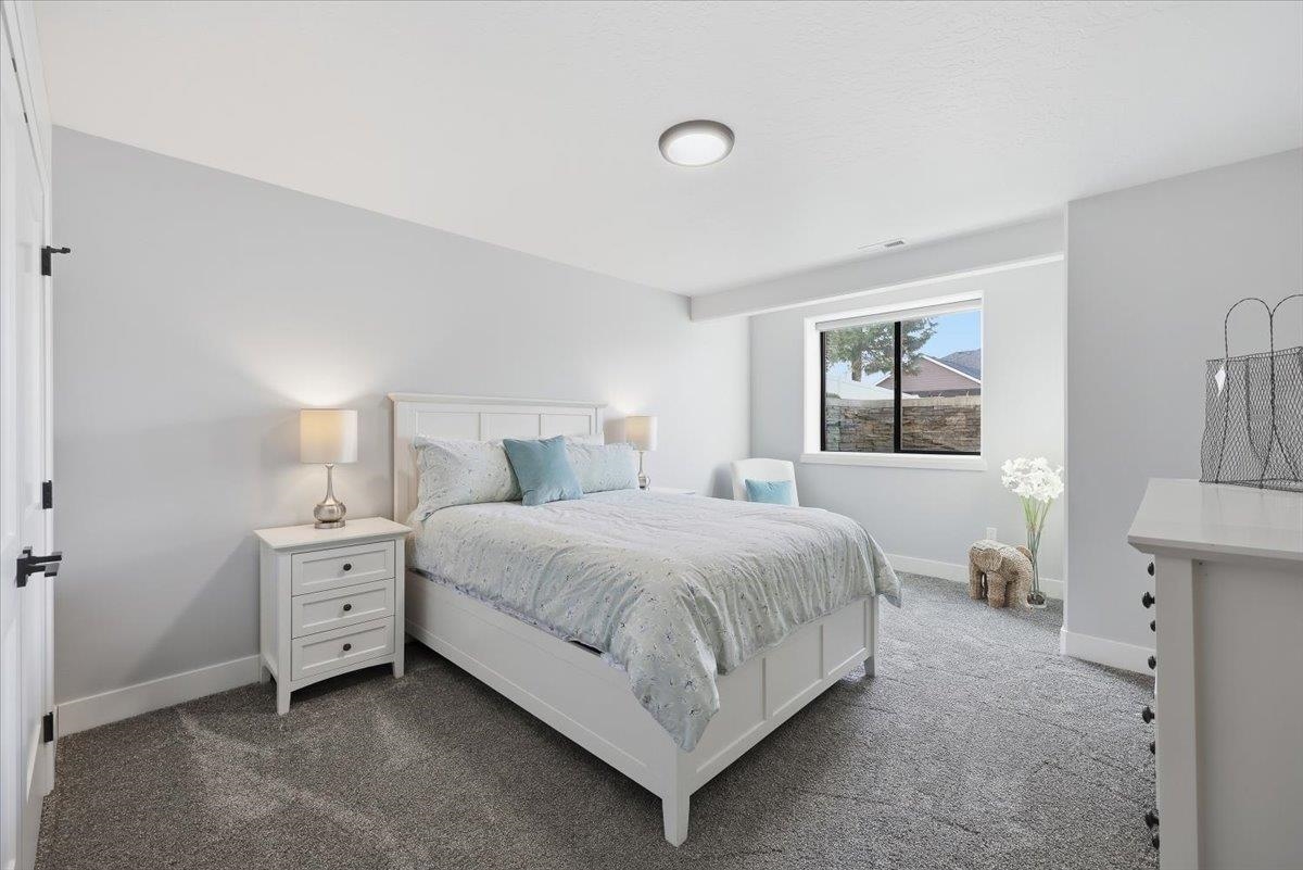 Spokane, Washington, 99208, United States, 5 Bedrooms Bedrooms, ,3 BathroomsBathrooms,Residential,For Sale,1992809