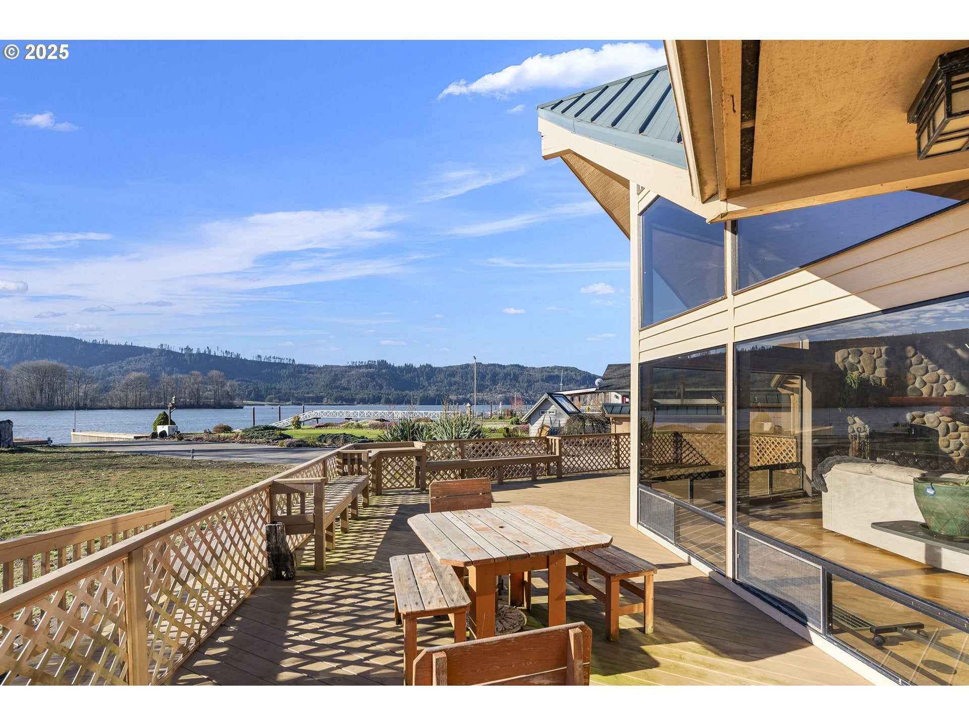 Cathlamet, Washington, 98612, United States, 3 Bedrooms Bedrooms, ,4 BathroomsBathrooms,Residential,For Sale,1975452