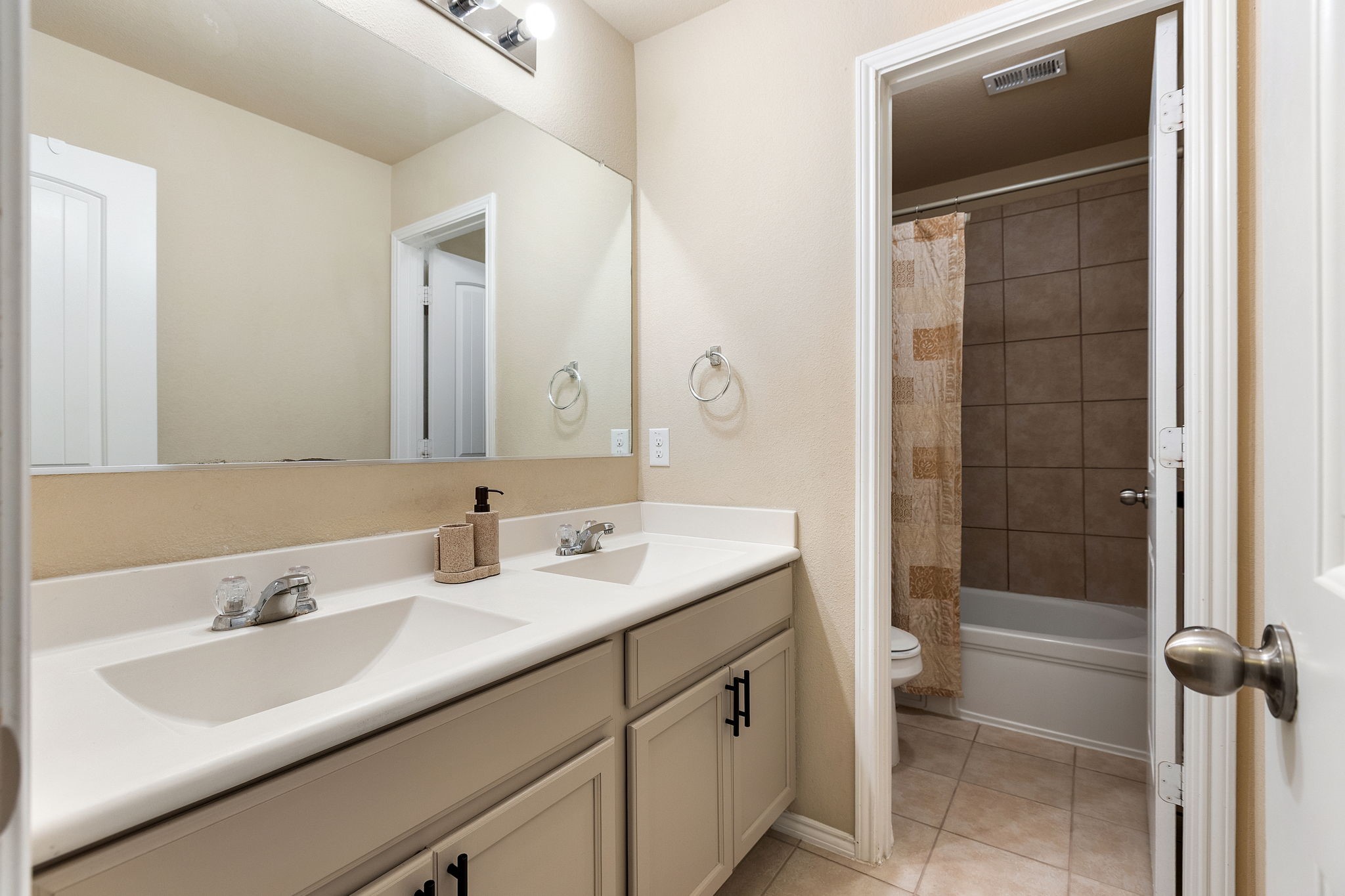 McKinney, Texas, 75071, United States, 5 Bedrooms Bedrooms, ,4 BathroomsBathrooms,Residential,For Sale,1970372