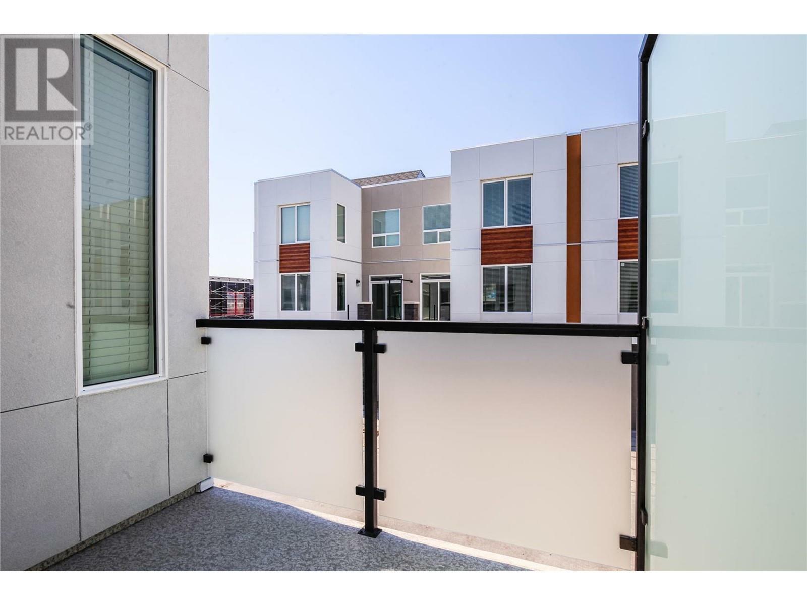 KELOWNA, British Columbia, V1Y 9T1, CA, 3 Bedrooms Bedrooms, ,3 BathroomsBathrooms,Residential,For Sale,1960359