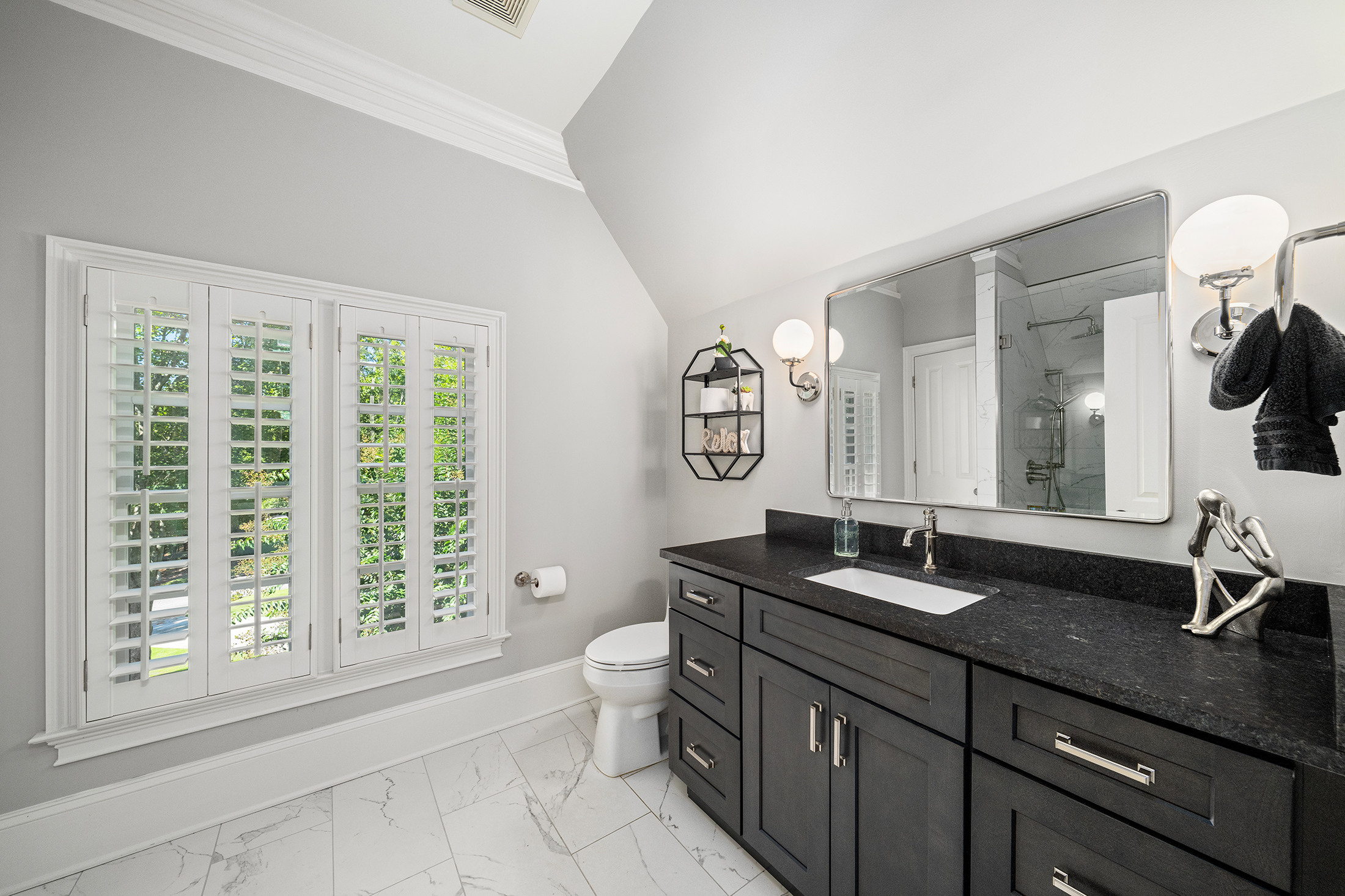  Located Within the Gated Greystone Farms Community in Milton - 物件實景