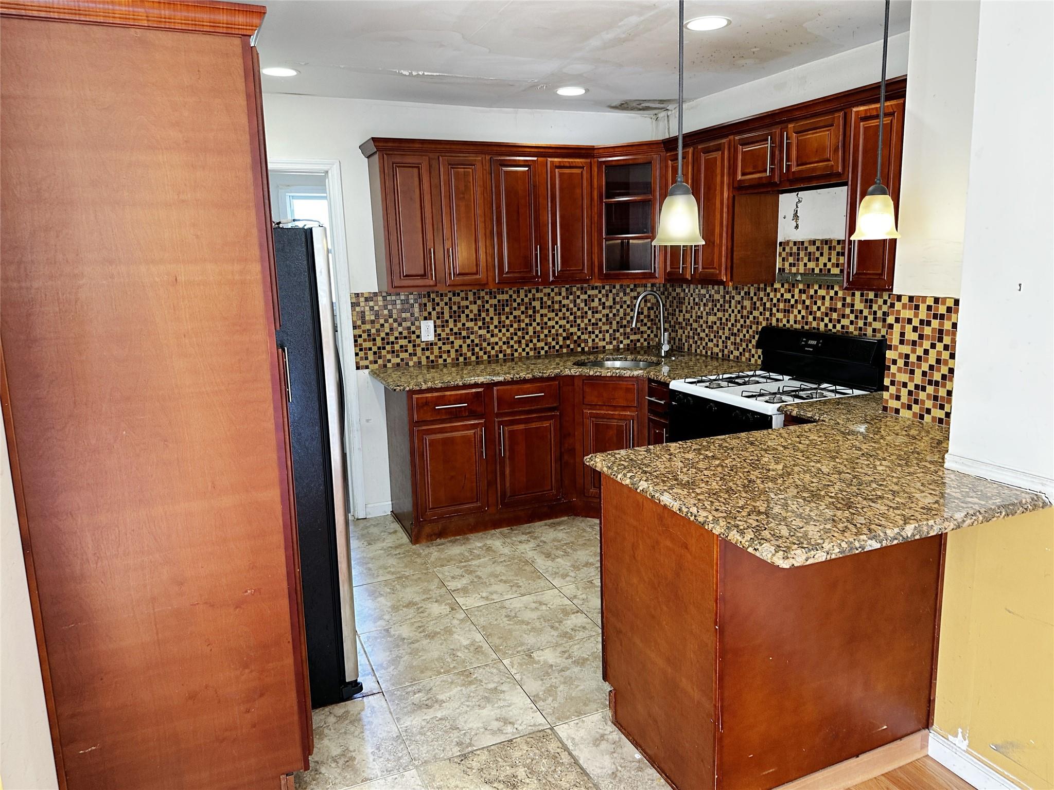 Jamaica, New York, 11433, United States, 3 Bedrooms Bedrooms, ,2 BathroomsBathrooms,Residential,For Sale,1883672