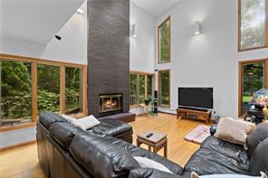 East Greenwich, Rhode Island, 02818, United States, 3 Bedrooms Bedrooms, ,3 BathroomsBathrooms,Residential,For Sale,1920321