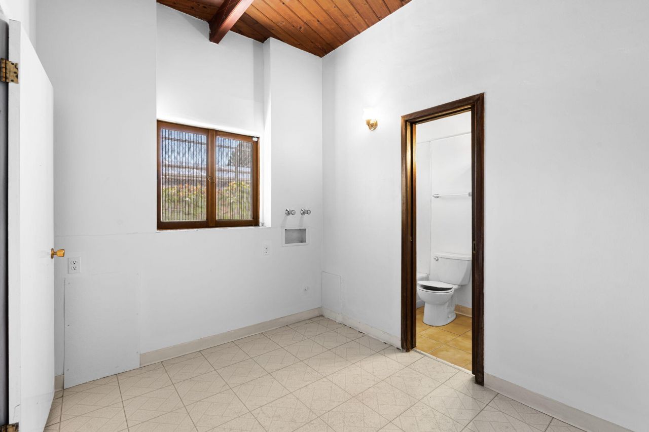 Albuquerque, New Mexico, 87106, United States, 4 Bedrooms Bedrooms, ,5 BathroomsBathrooms,Residential,For Sale,1896146