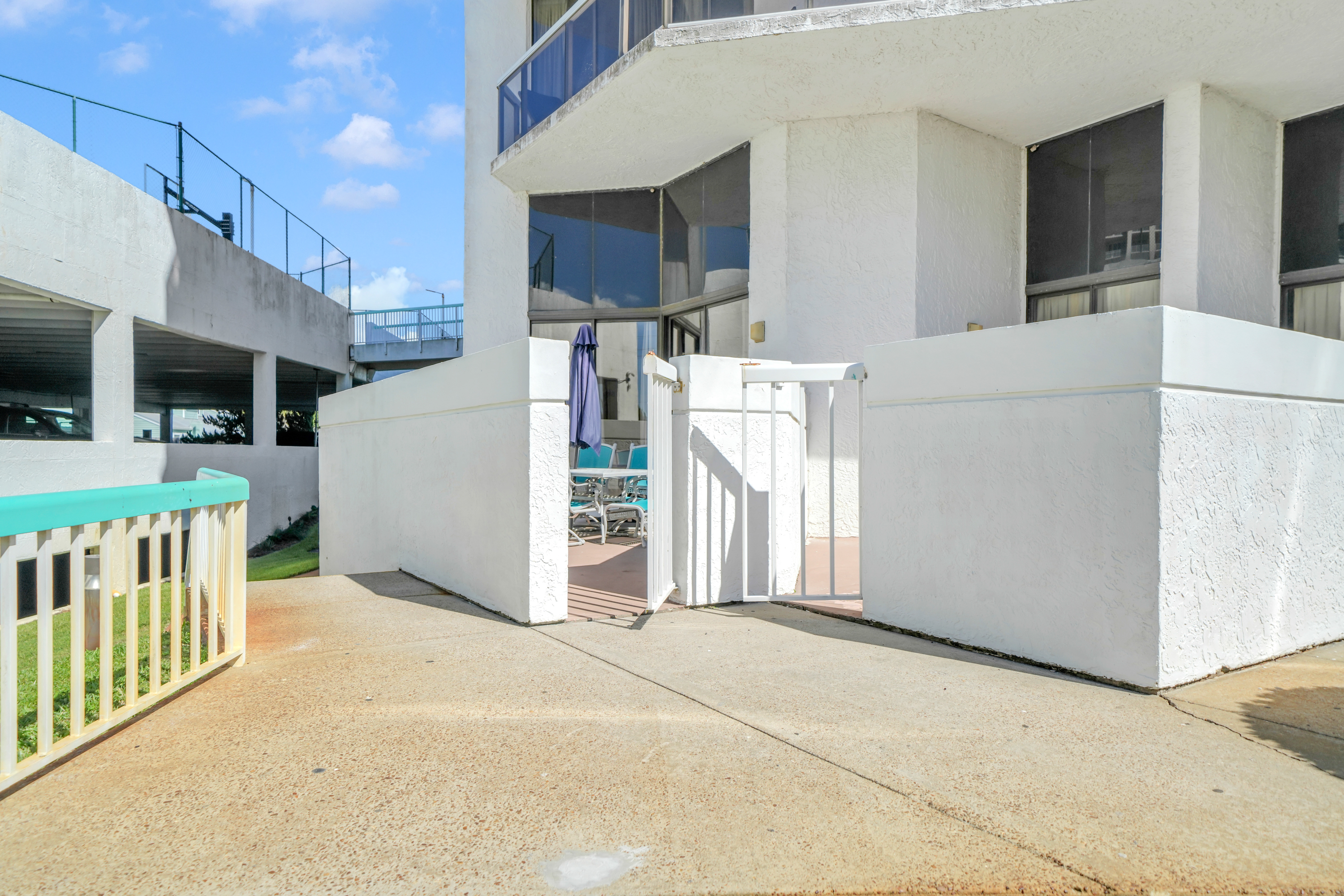  Turnkey Ground-Floor Condo With Private Patio And Resort Amenities - 物件實景
