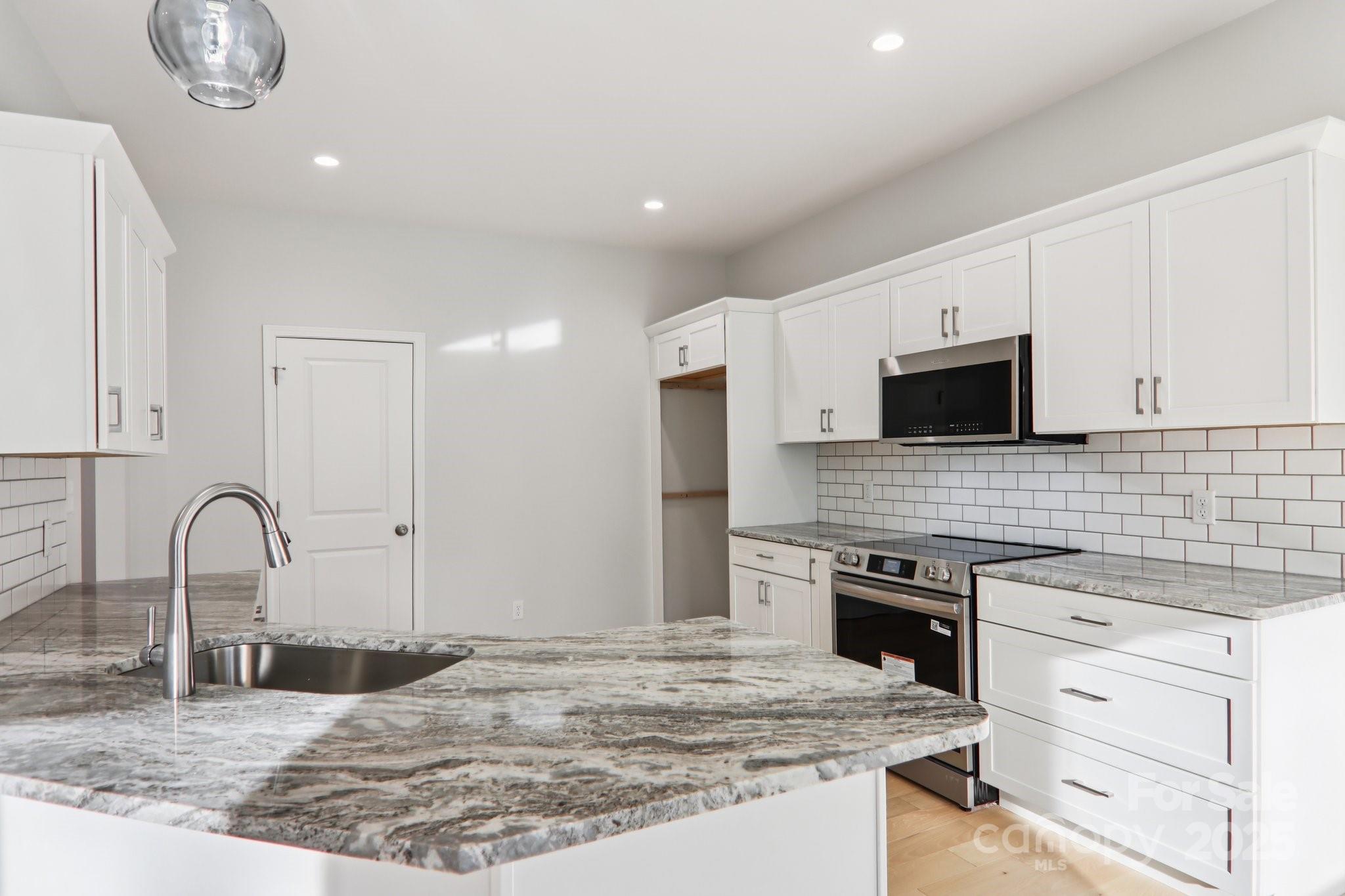 Candler, North Carolina, 28715, United States, 3 Bedrooms Bedrooms, ,3 BathroomsBathrooms,Residential,For Sale,2002526