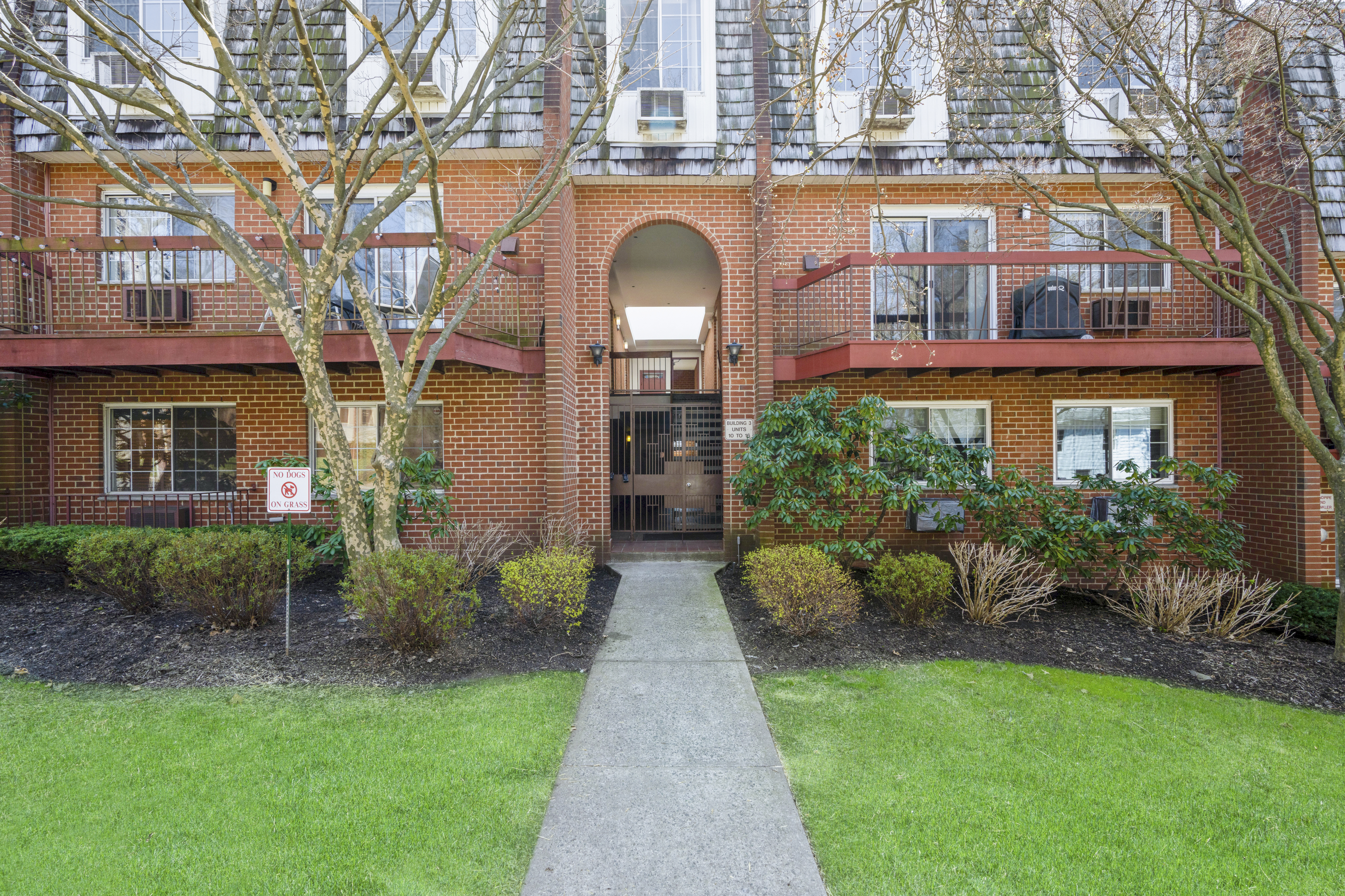  Two-Level Townhouse in White Plains - 物件實景