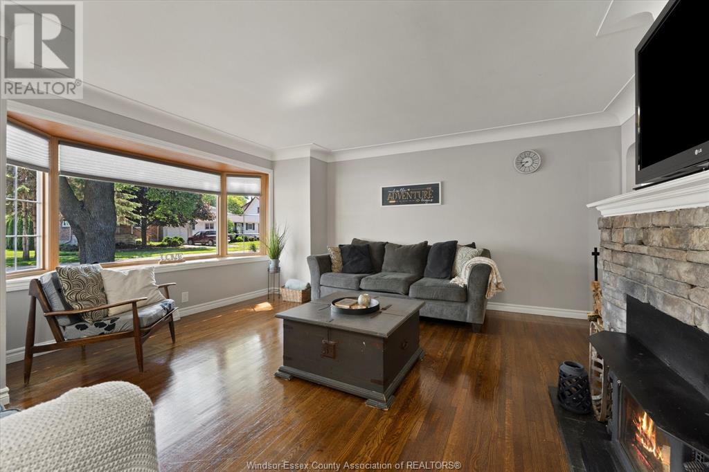 WINDSOR, Ontario, N8P 1C1, CA, 3 Bedrooms Bedrooms, ,2 BathroomsBathrooms,Residential,For Sale,1882295