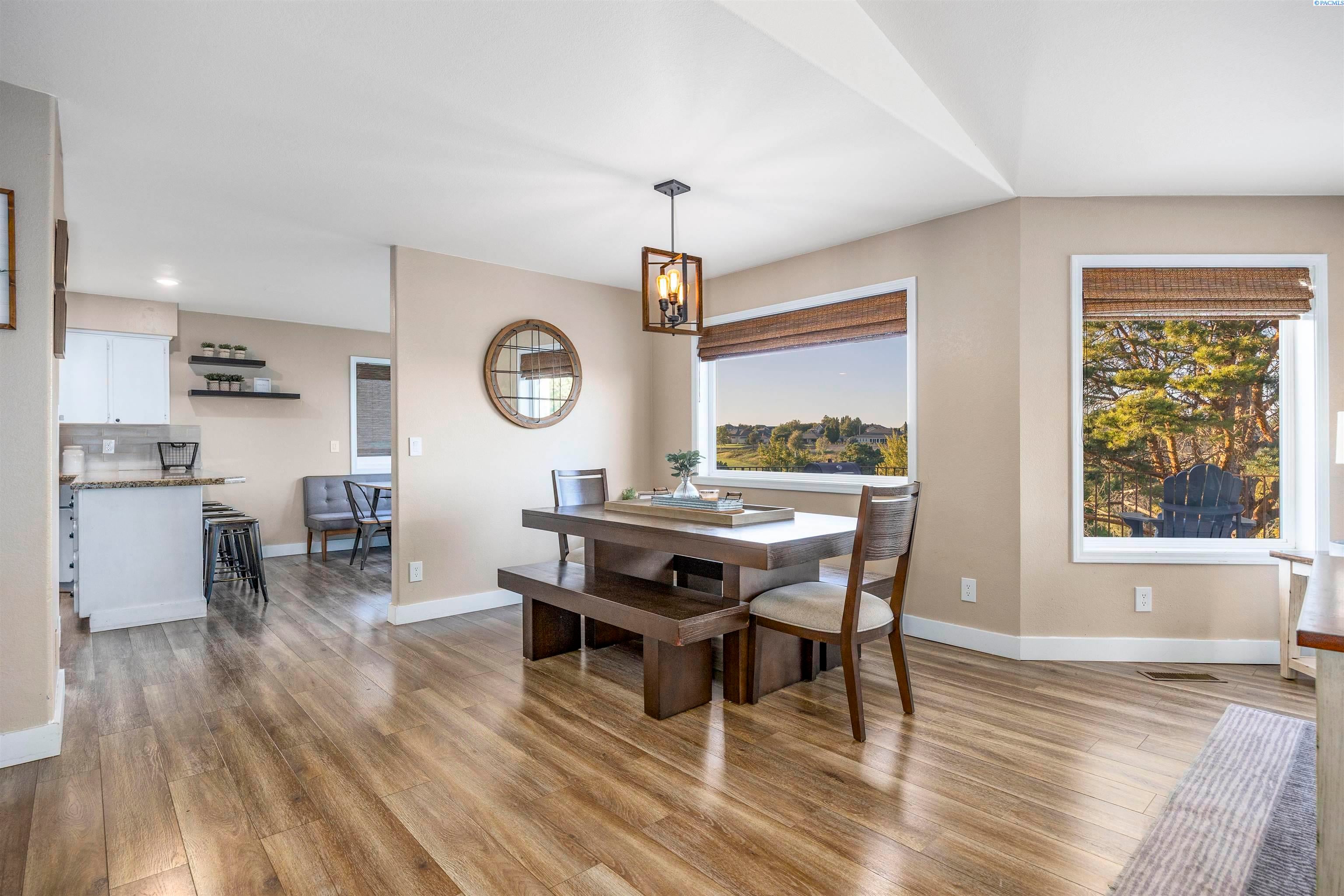 Kennewick, Washington, 99337, United States, 4 Bedrooms Bedrooms, ,2 BathroomsBathrooms,Residential,For Sale,1978666