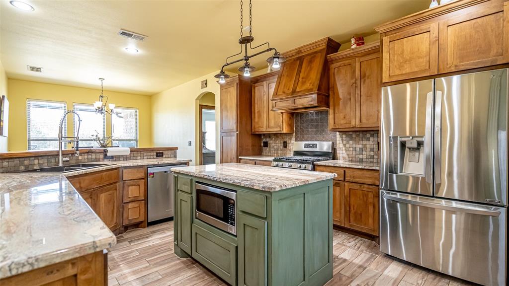 Azle, Texas, 76020, United States, 5 Bedrooms Bedrooms, ,4 BathroomsBathrooms,Residential,For Sale,1978324