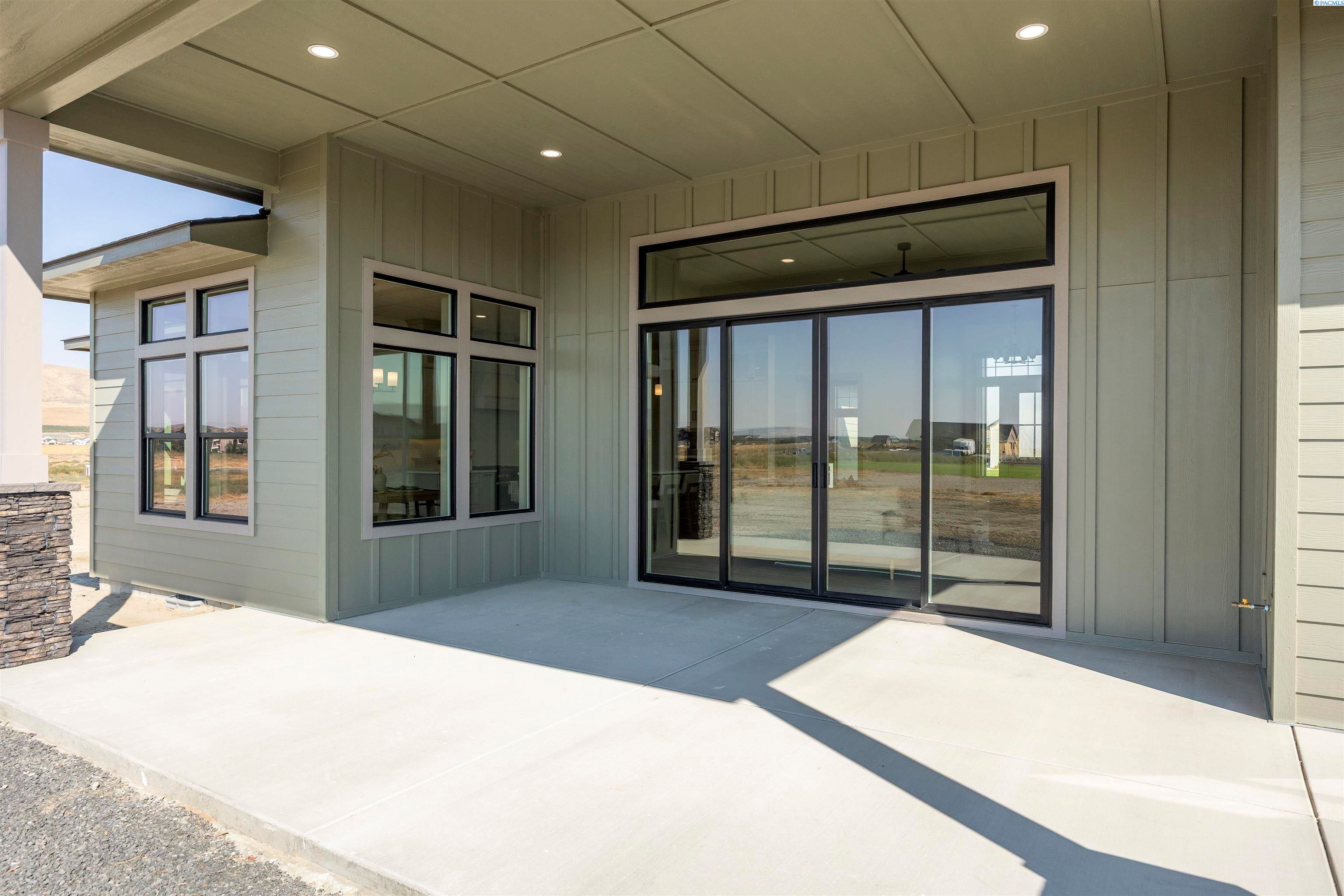 Kennewick, Washington, 99338, United States, 4 Bedrooms Bedrooms, ,3 BathroomsBathrooms,Residential,For Sale,2002511