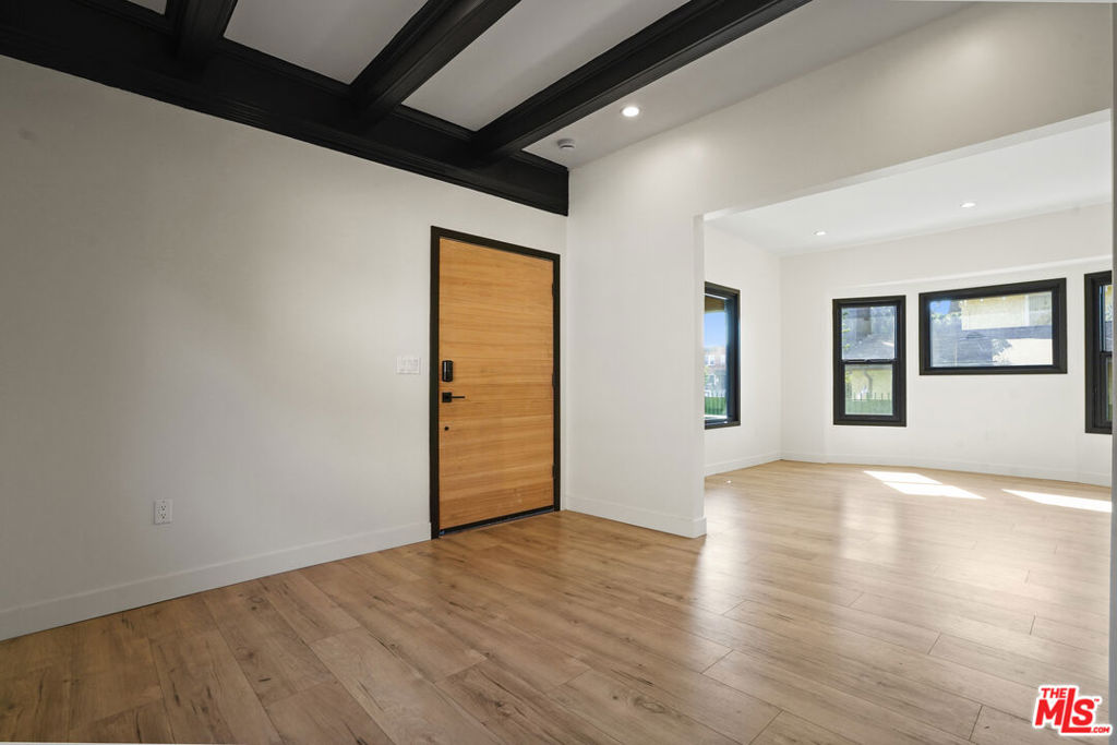 Los Angeles, California, 90007, United States, 5 Bedrooms Bedrooms, ,3 BathroomsBathrooms,Residential,For Sale,1975111