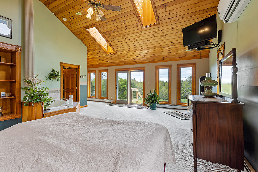 Liberty, Maine, 04949, United States, 2 Bedrooms Bedrooms, ,3 BathroomsBathrooms,Residential,For Sale,1838290