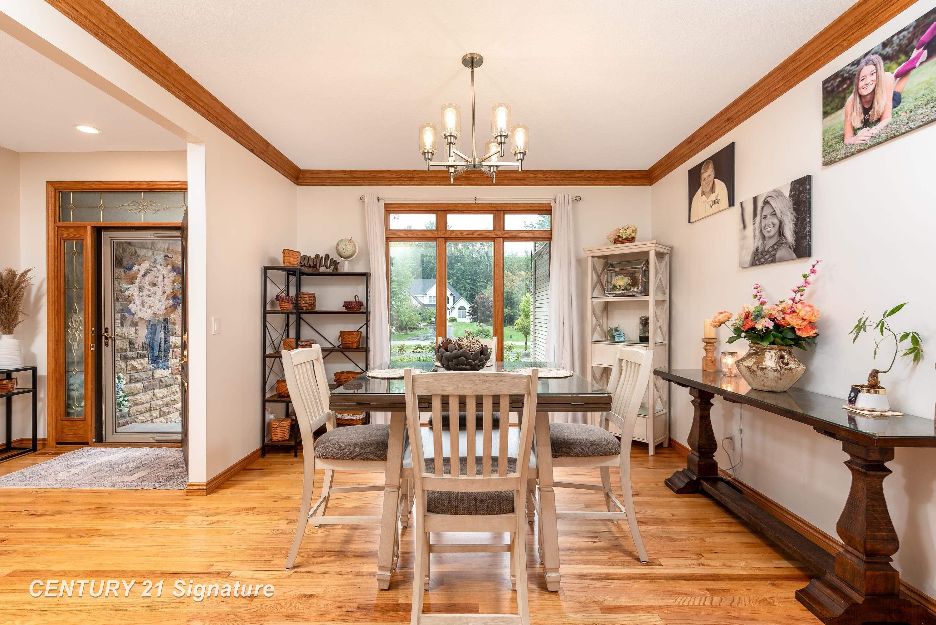 Midland, Michigan, 48642, United States, 4 Bedrooms Bedrooms, ,4 BathroomsBathrooms,Residential,For Sale,1981161