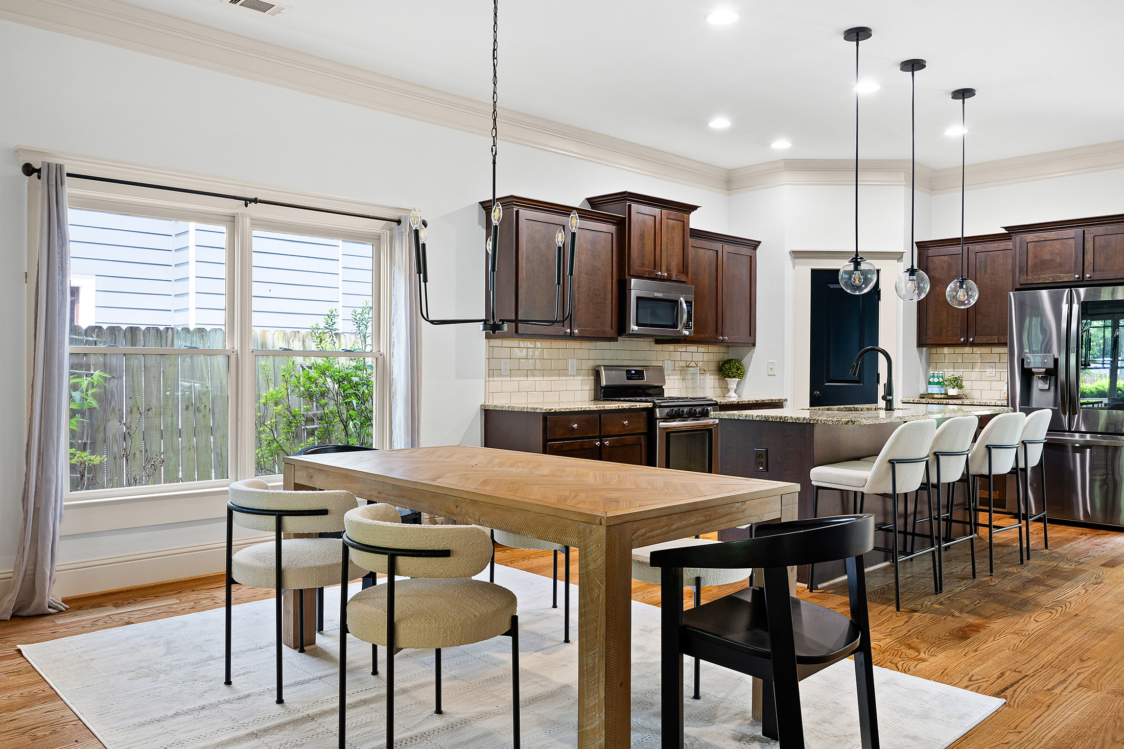  Spacious Living Meets Modern Convenience - 物件實景