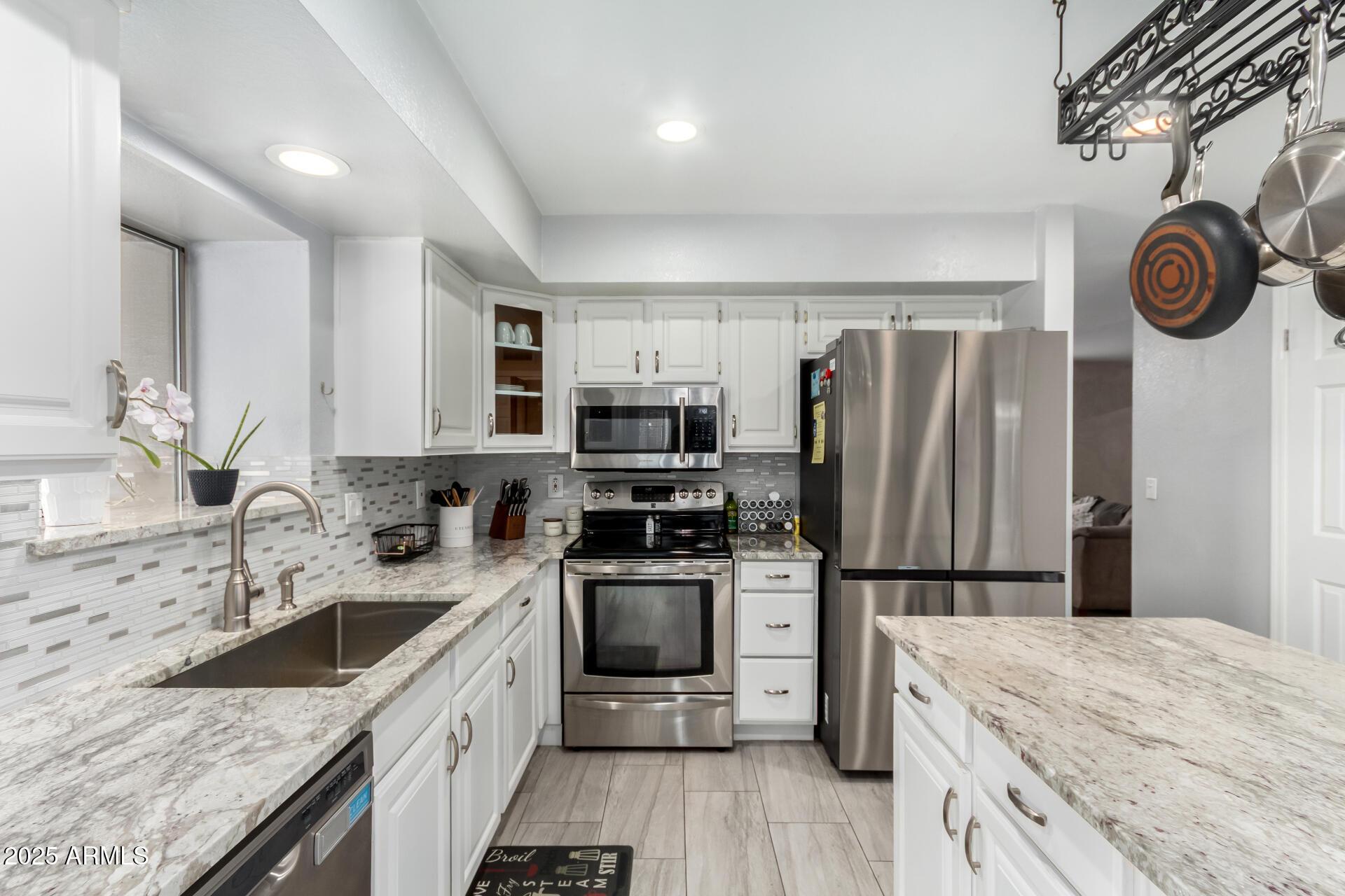 Glendale, Arizona, 85302, United States, 4 Bedrooms Bedrooms, ,4 BathroomsBathrooms,Residential,For Sale,1977849