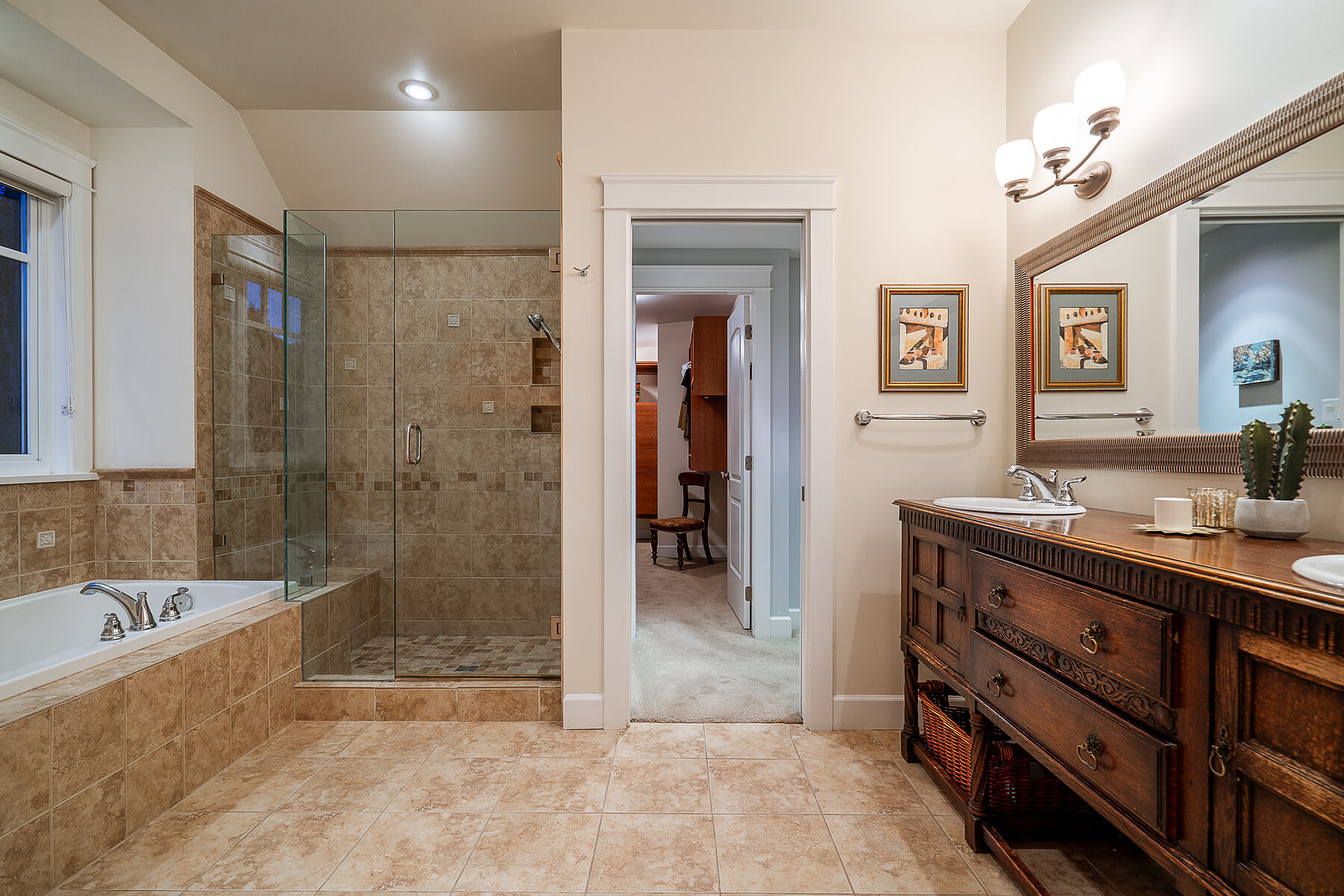  Ideal Dundarave Location - 物件實景