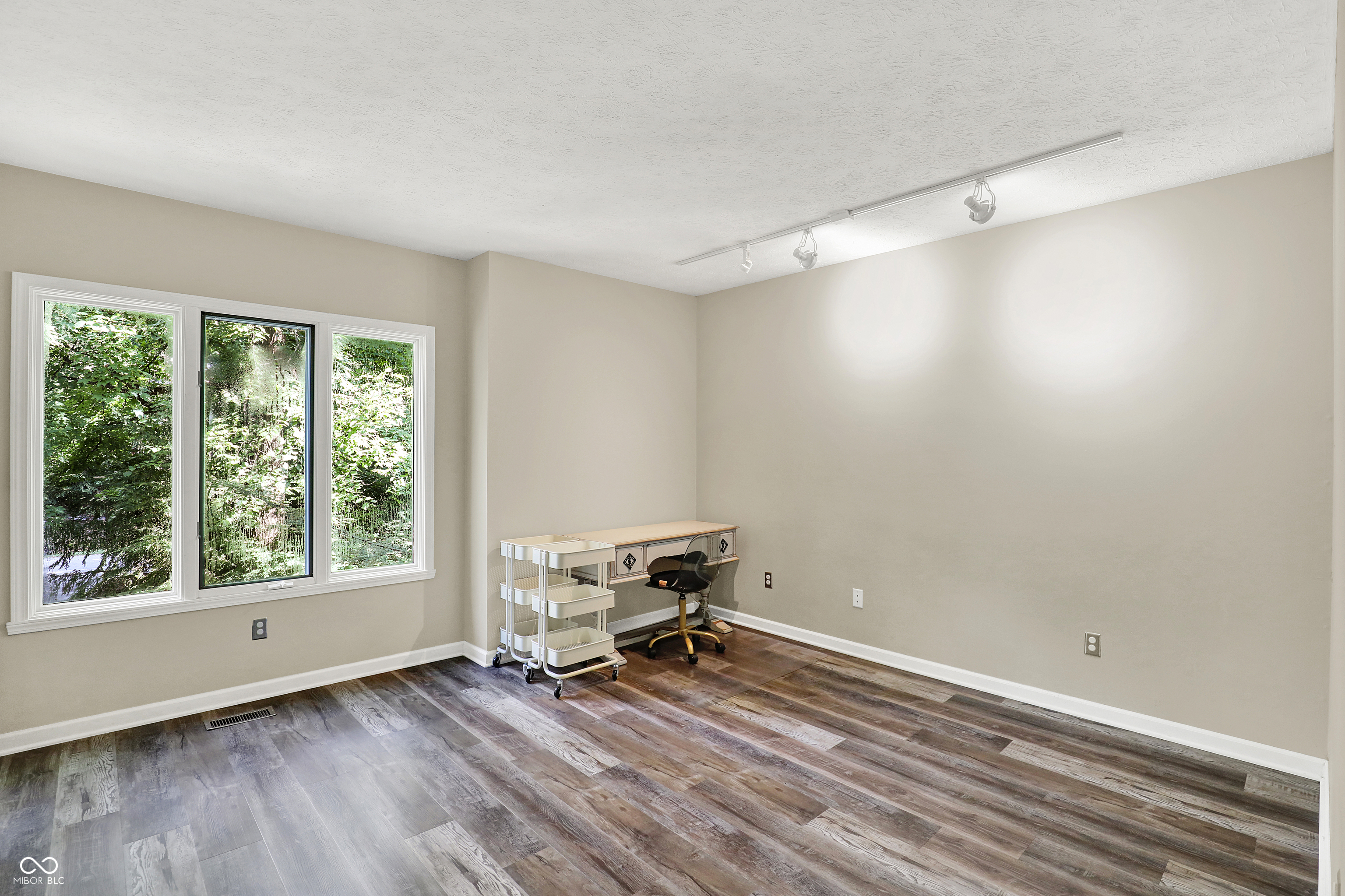 Indianapolis, Indiana, 46240, United States, 4 Bedrooms Bedrooms, ,3 BathroomsBathrooms,Residential,For Sale,1974215