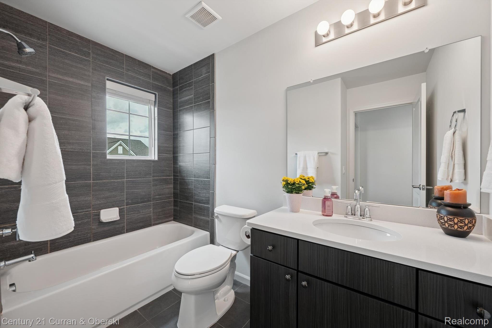 Ferndale, Michigan, 48220, United States, 3 Bedrooms Bedrooms, ,3 BathroomsBathrooms,Residential,For Sale,1984138