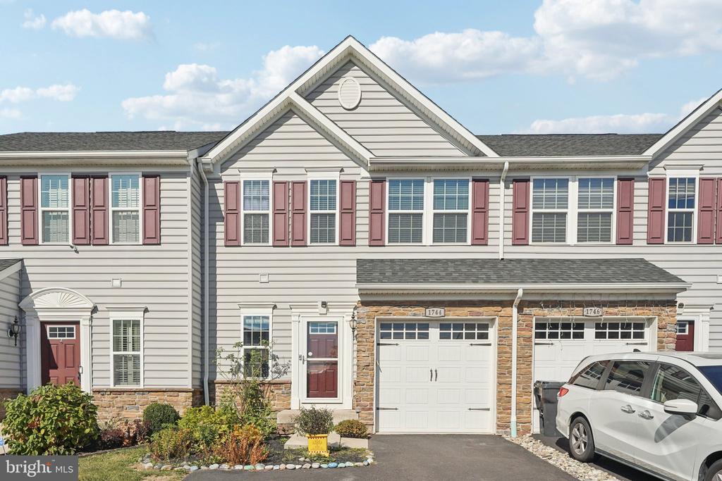 Hatfield, Pennsylvania, 19440, United States, 3 Bedrooms Bedrooms, ,3 BathroomsBathrooms,Residential,For Sale,1968858