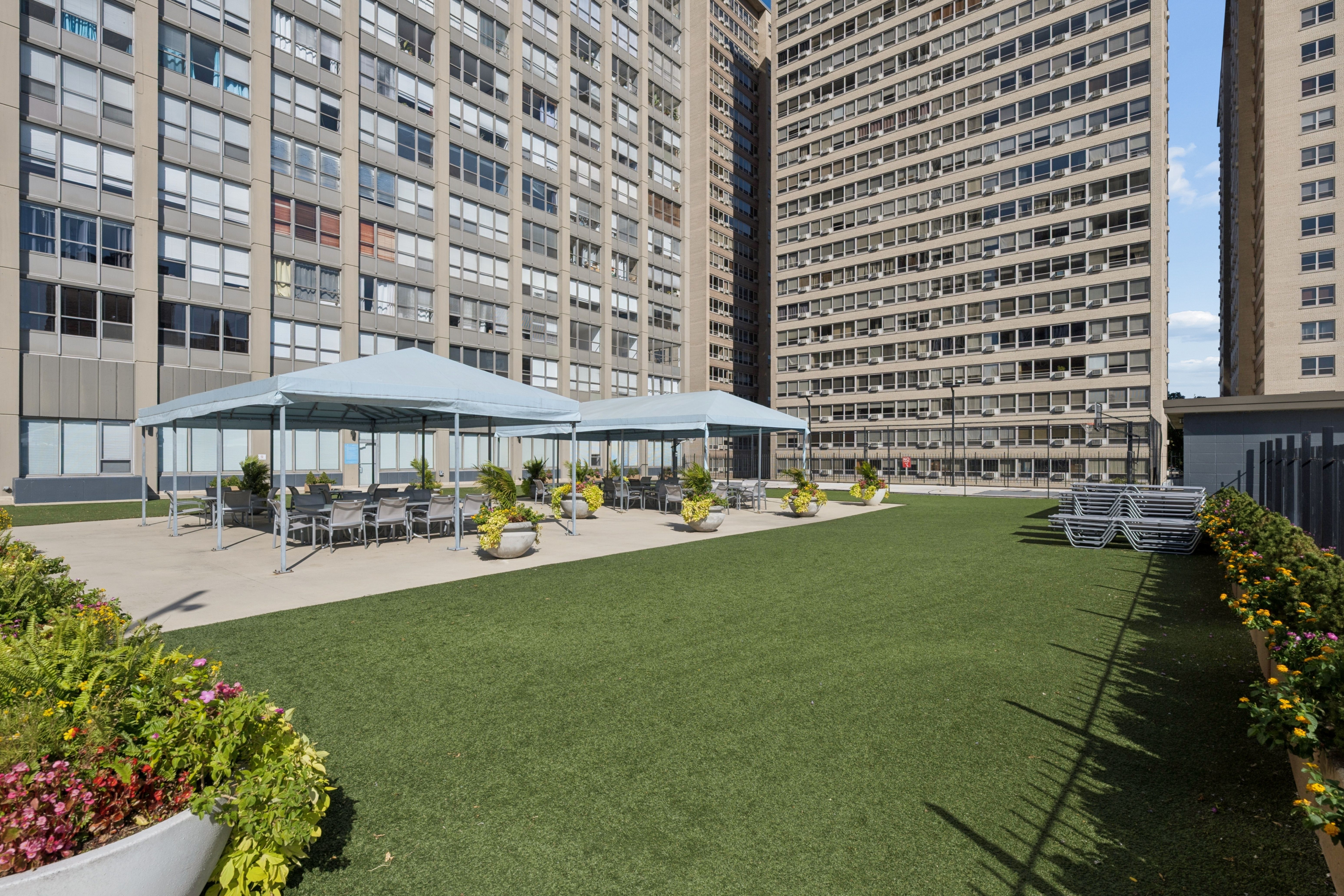  Fantastic Value for This Northeast Corner Unit at Park Place Tower - 物件實景