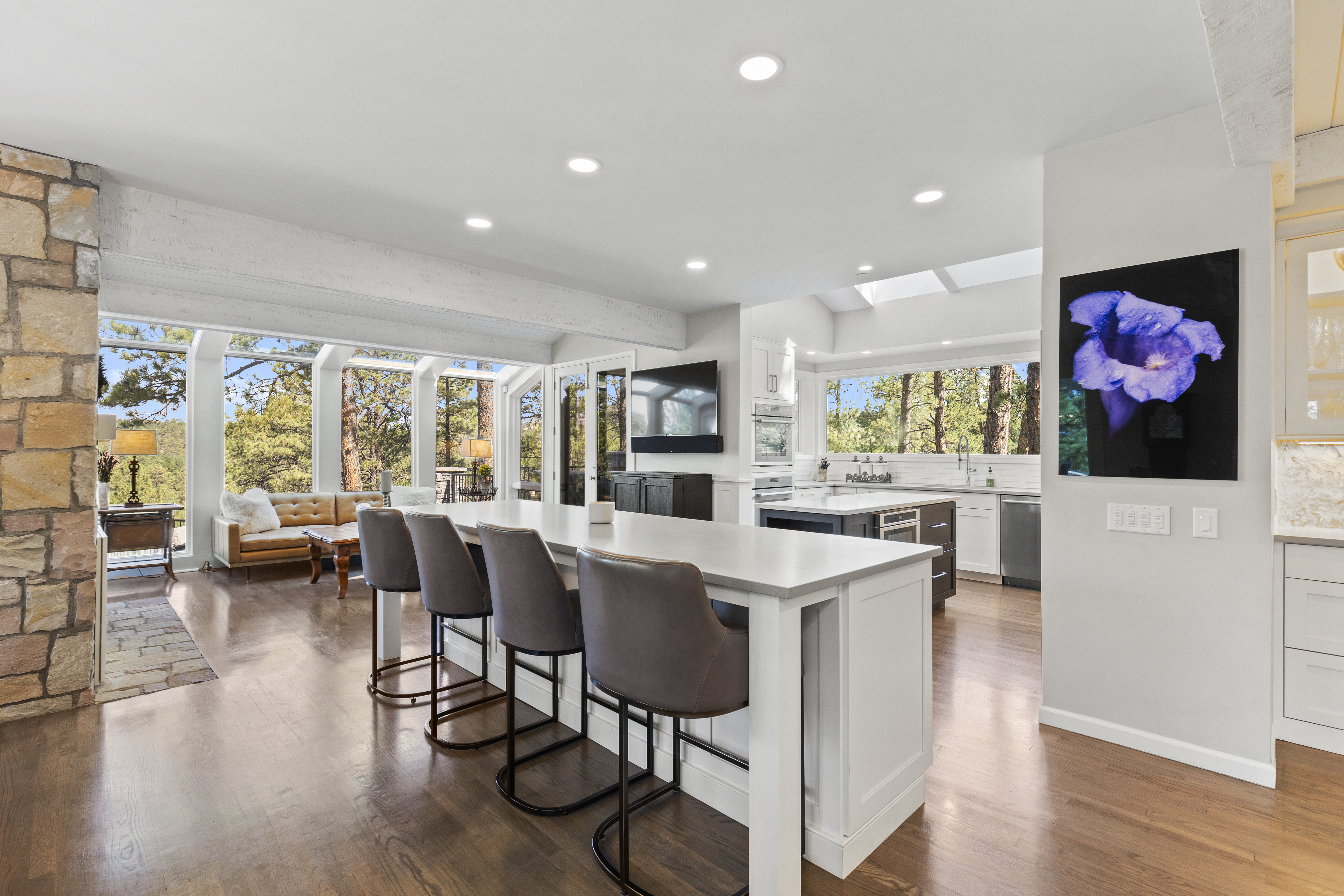  Exquisitely Updated Home - 物件實景