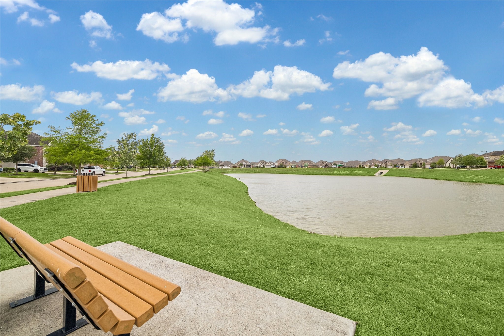  6228 Watford Drive - 物件實景