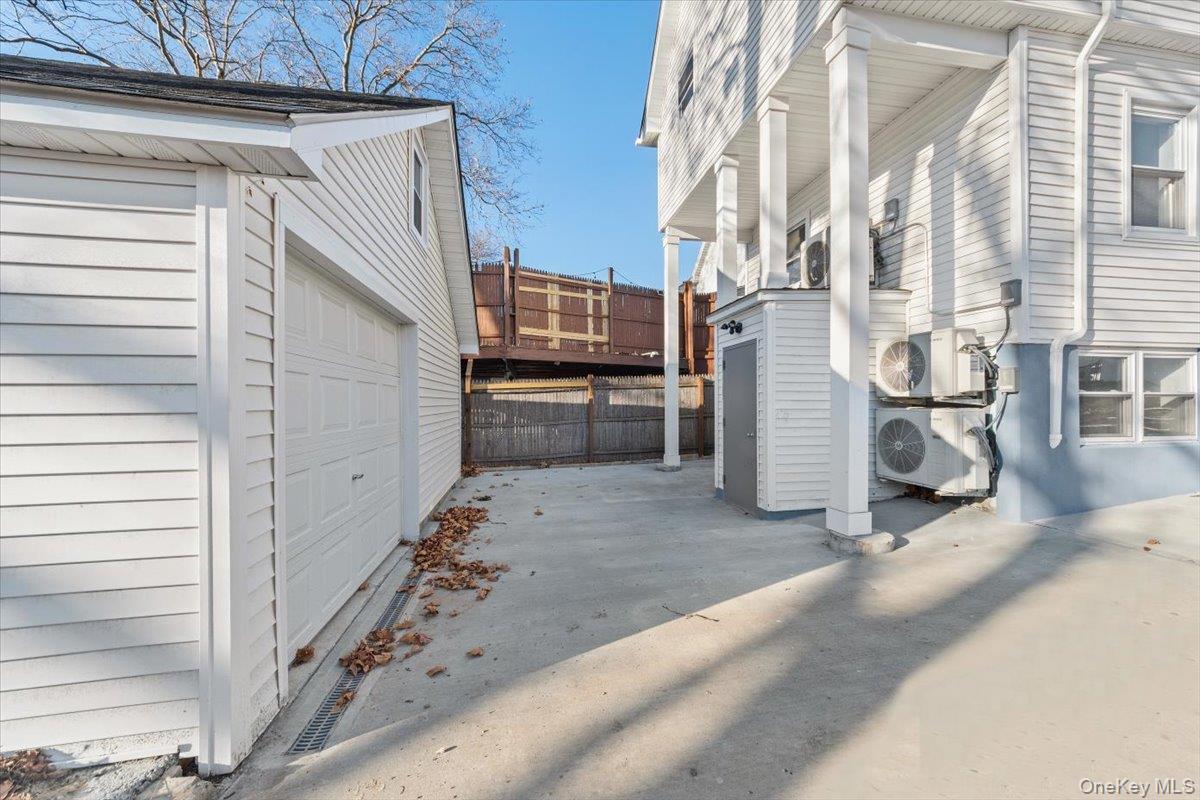 Bronx, New York, 10465, United States, 4 Bedrooms Bedrooms, ,2 BathroomsBathrooms,Residential,For Sale,1975745