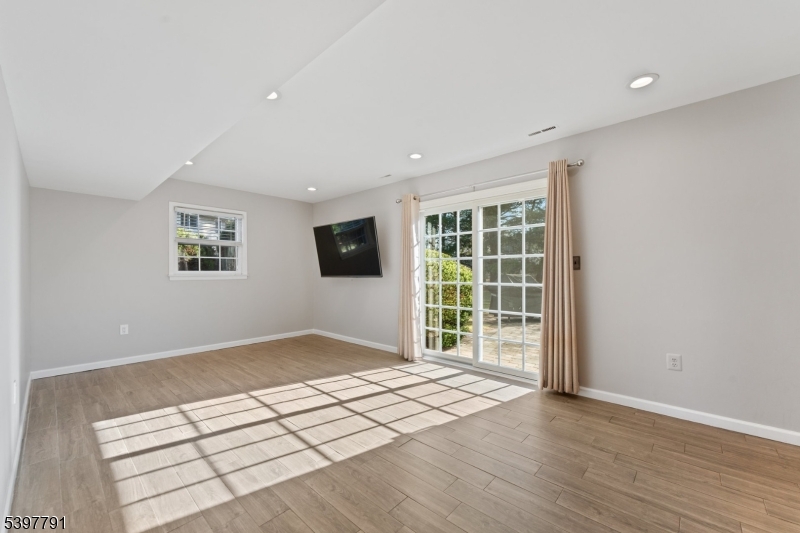 Hillsborough Twp., New Jersey, 08844, United States, 4 Bedrooms Bedrooms, ,3 BathroomsBathrooms,Residential,For Sale,1999779