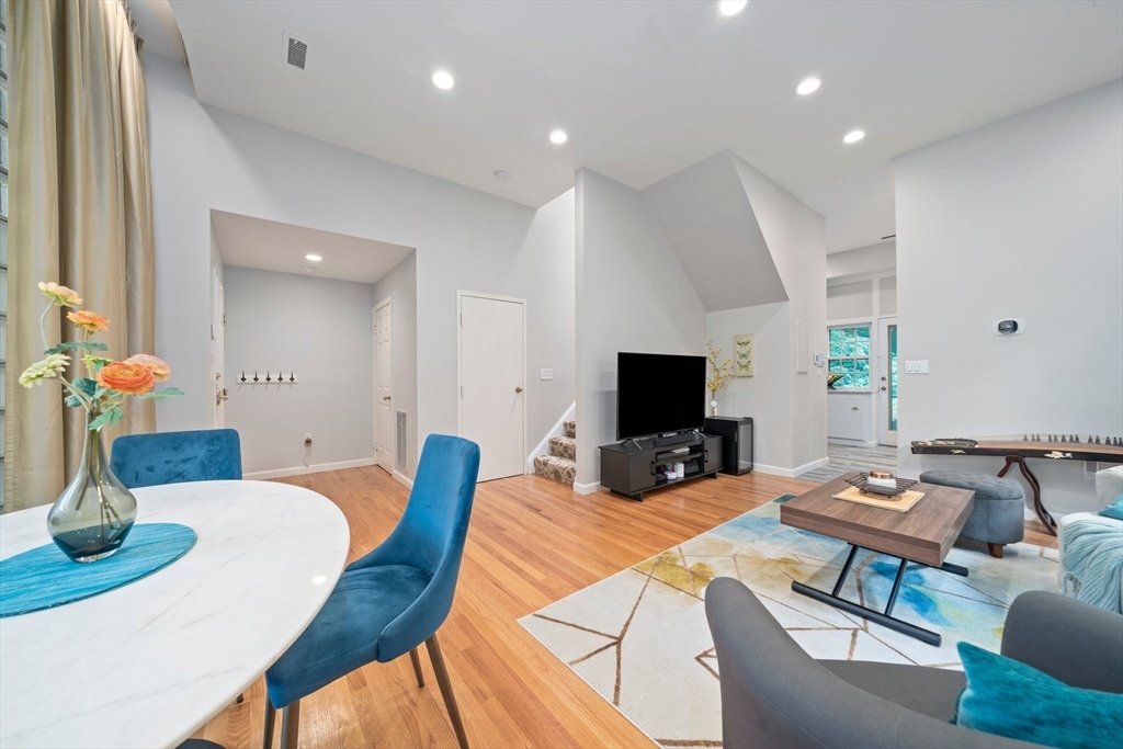 Brookline, Massachusetts, 02445, United States, 3 Bedrooms Bedrooms, ,2 BathroomsBathrooms,Residential,For Sale,1891424