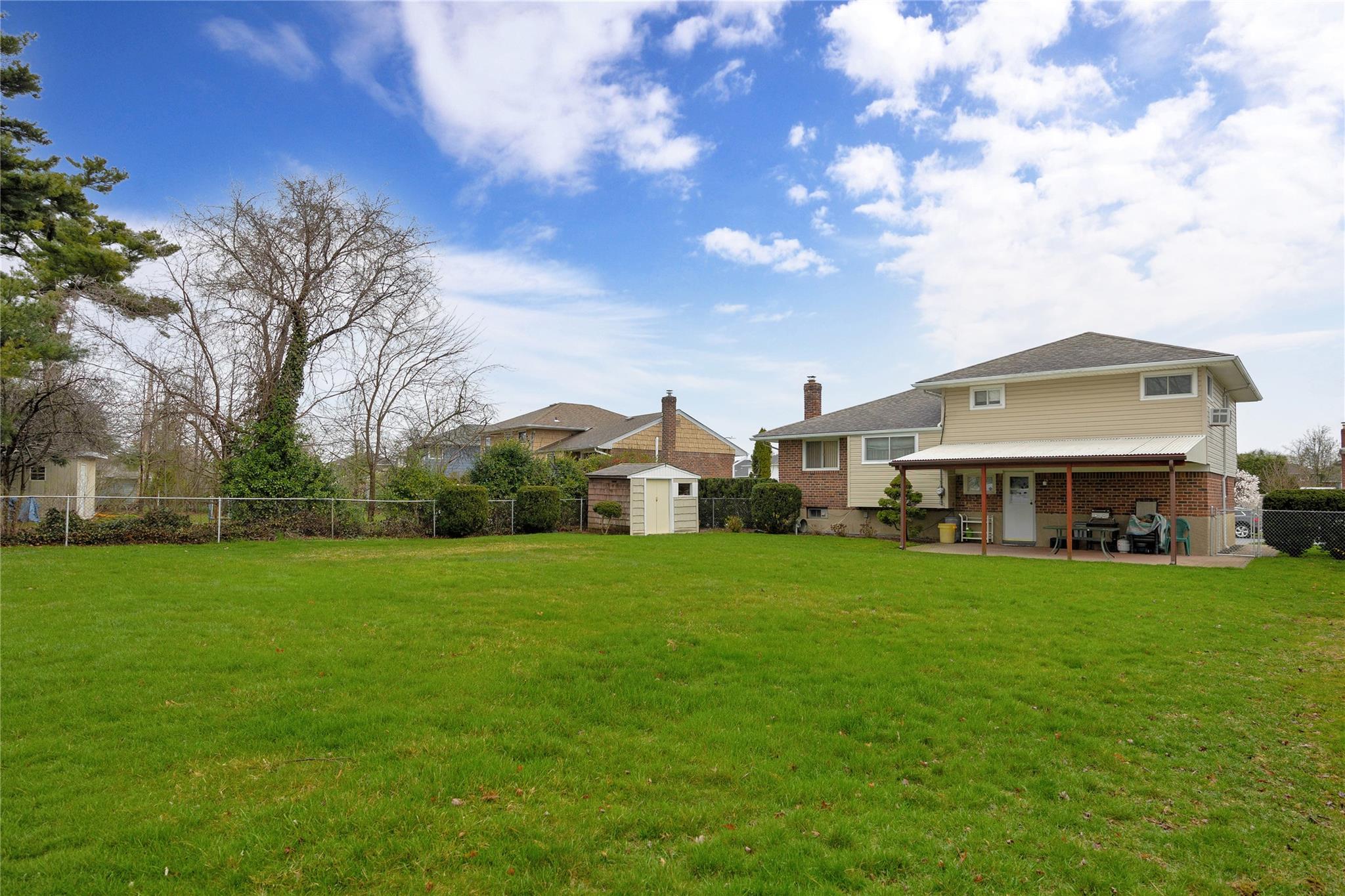 Farmingdale, New York, 11735, United States, 3 Bedrooms Bedrooms, ,2 BathroomsBathrooms,Residential,For Sale,1793248