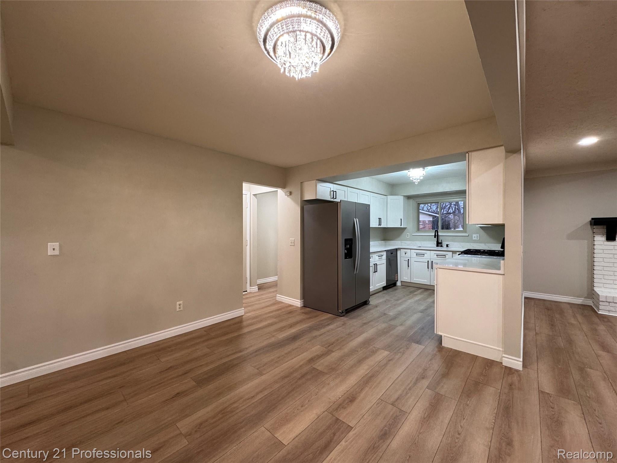 Troy, Michigan, 48085, United States, 4 Bedrooms Bedrooms, ,3 BathroomsBathrooms,Residential,For Sale,2009052