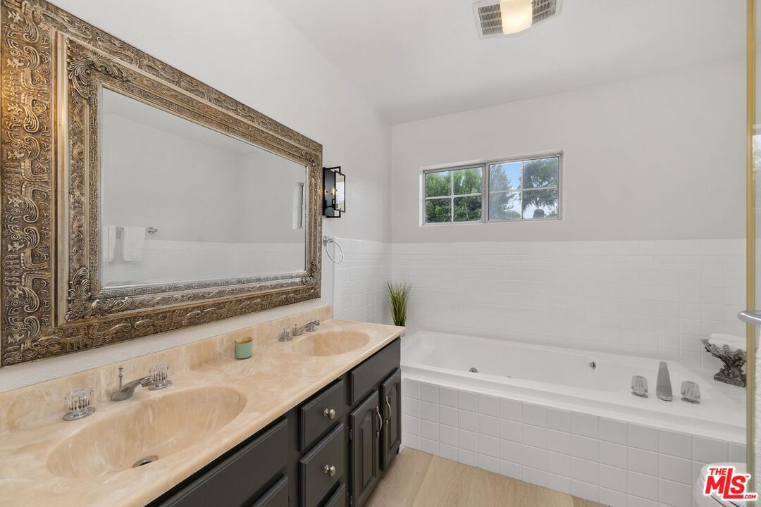 Los Angeles, California, 90048, United States, 4 Bedrooms Bedrooms, ,4 BathroomsBathrooms,Residential,For Sale,1912253
