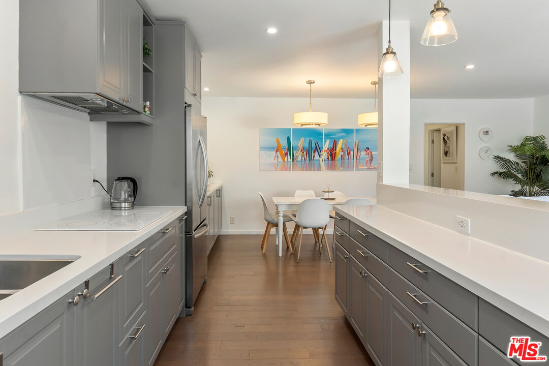 West Hollywood, California, 90046, United States, 2 Bedrooms Bedrooms, ,2 BathroomsBathrooms,Residential,For Sale,1794997