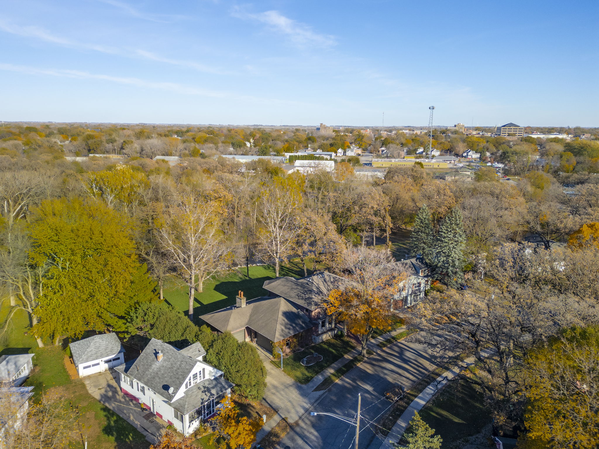 Mason City, Iowa, 50401, United States, 5 Bedrooms Bedrooms, ,3 BathroomsBathrooms,Residential,For Sale,1974101