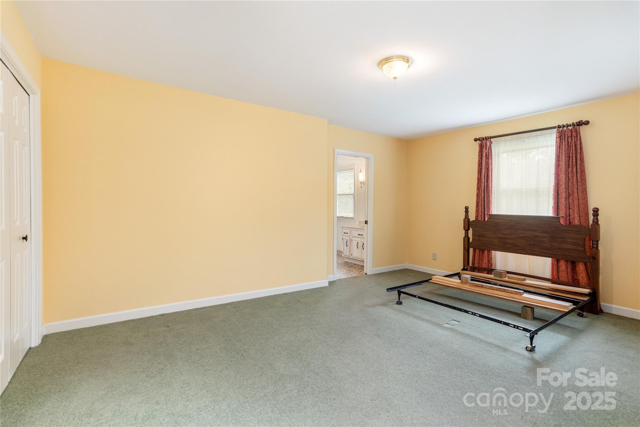 Hendersonville, North Carolina, 28791, United States, 3 Bedrooms Bedrooms, ,2 BathroomsBathrooms,Residential,For Sale,1910646