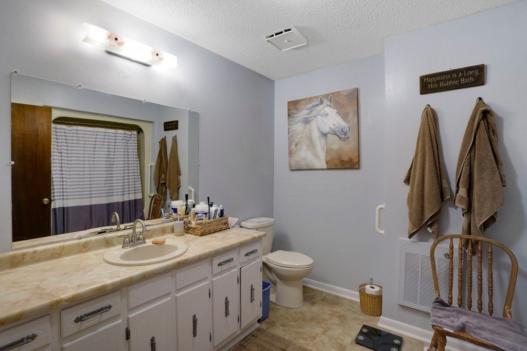 Hayesville, North Carolina, 28904, United States, 3 Bedrooms Bedrooms, ,2 BathroomsBathrooms,Residential,For Sale,1938429