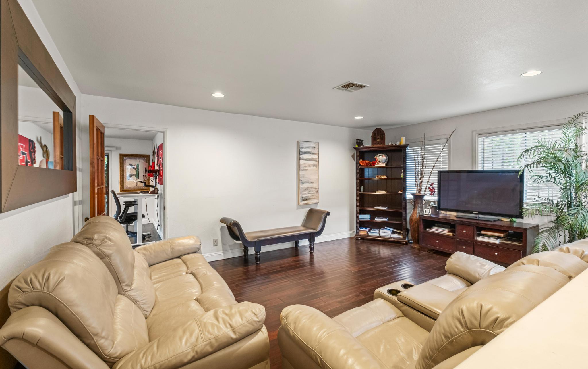 HAWTHORNE, California, 90250, United States, 4 Bedrooms Bedrooms, ,3 BathroomsBathrooms,Residential,For Sale,1798305