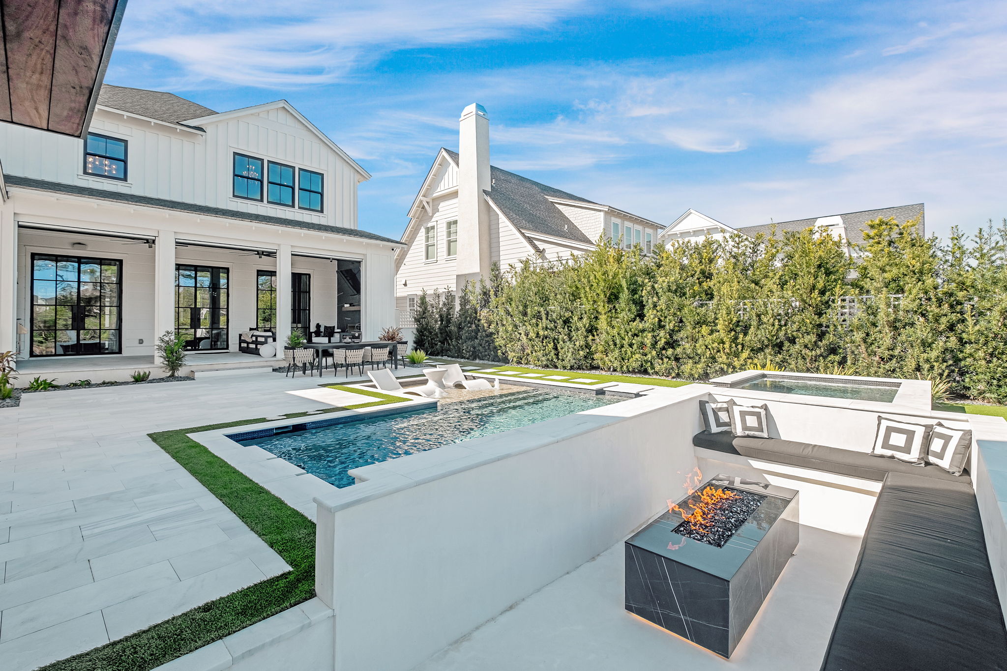  Private Composed Estate With Pond Views, Carriage House And Outdoor Oasis - 物件實景